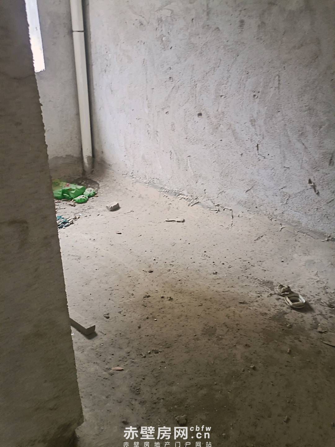 少有的楼梯三楼毛坯四房35万诚意出售