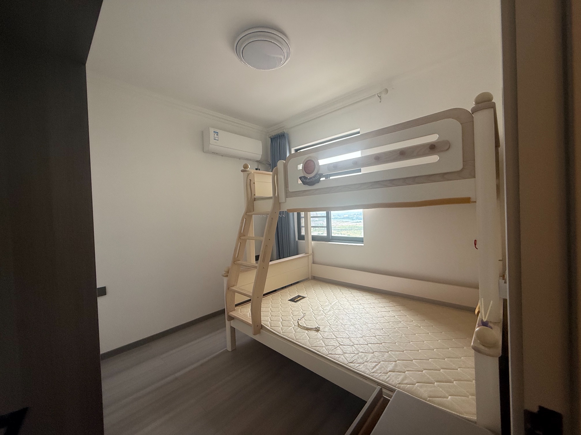 车铺高中附近1·电梯房两室两厅·拎包入住/1300月