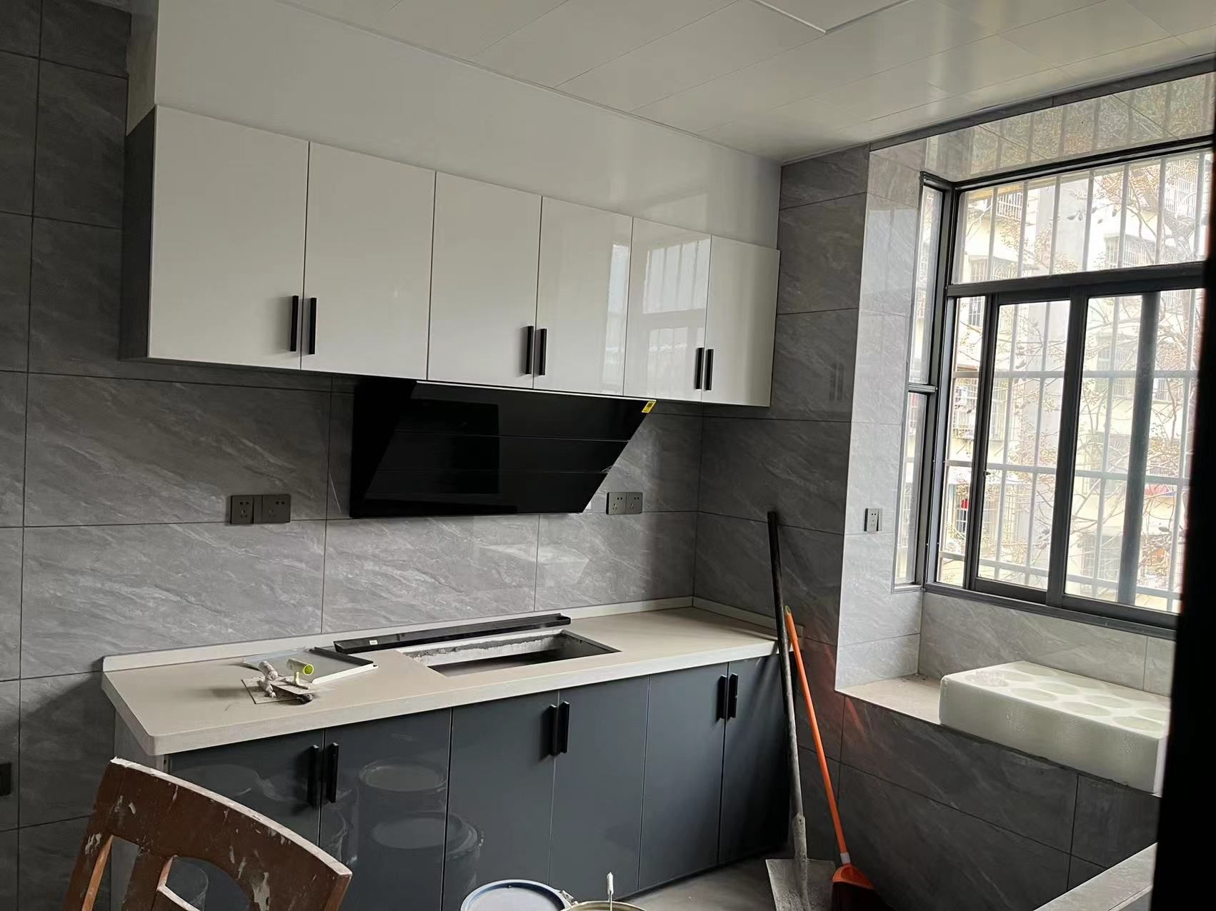 赤壁润园3室2厅精装好房南北通透拎包入住。价格39.8