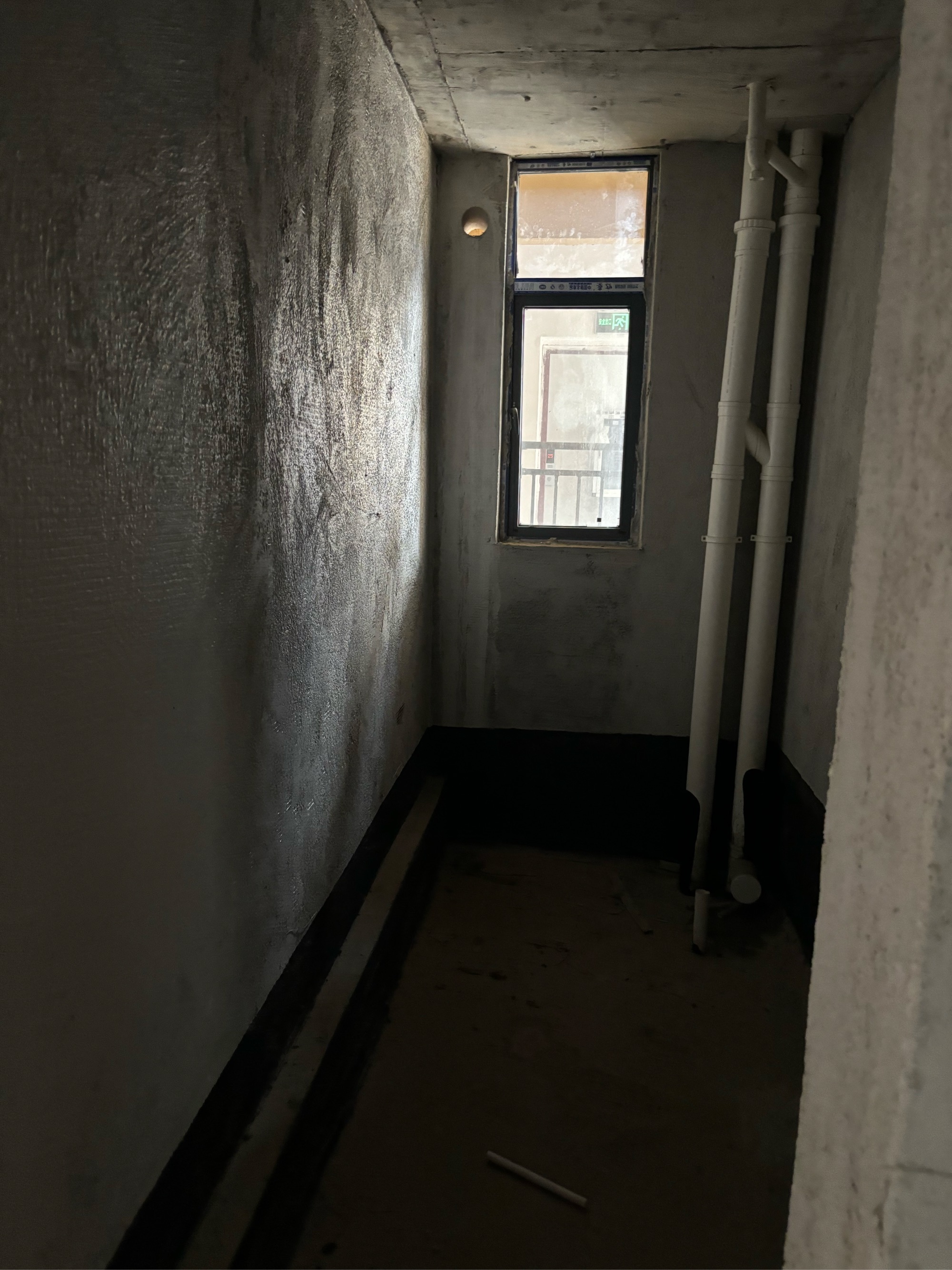 同城上都，3室2厅，毛坯房，价格美丽42万有钥匙。可以看房