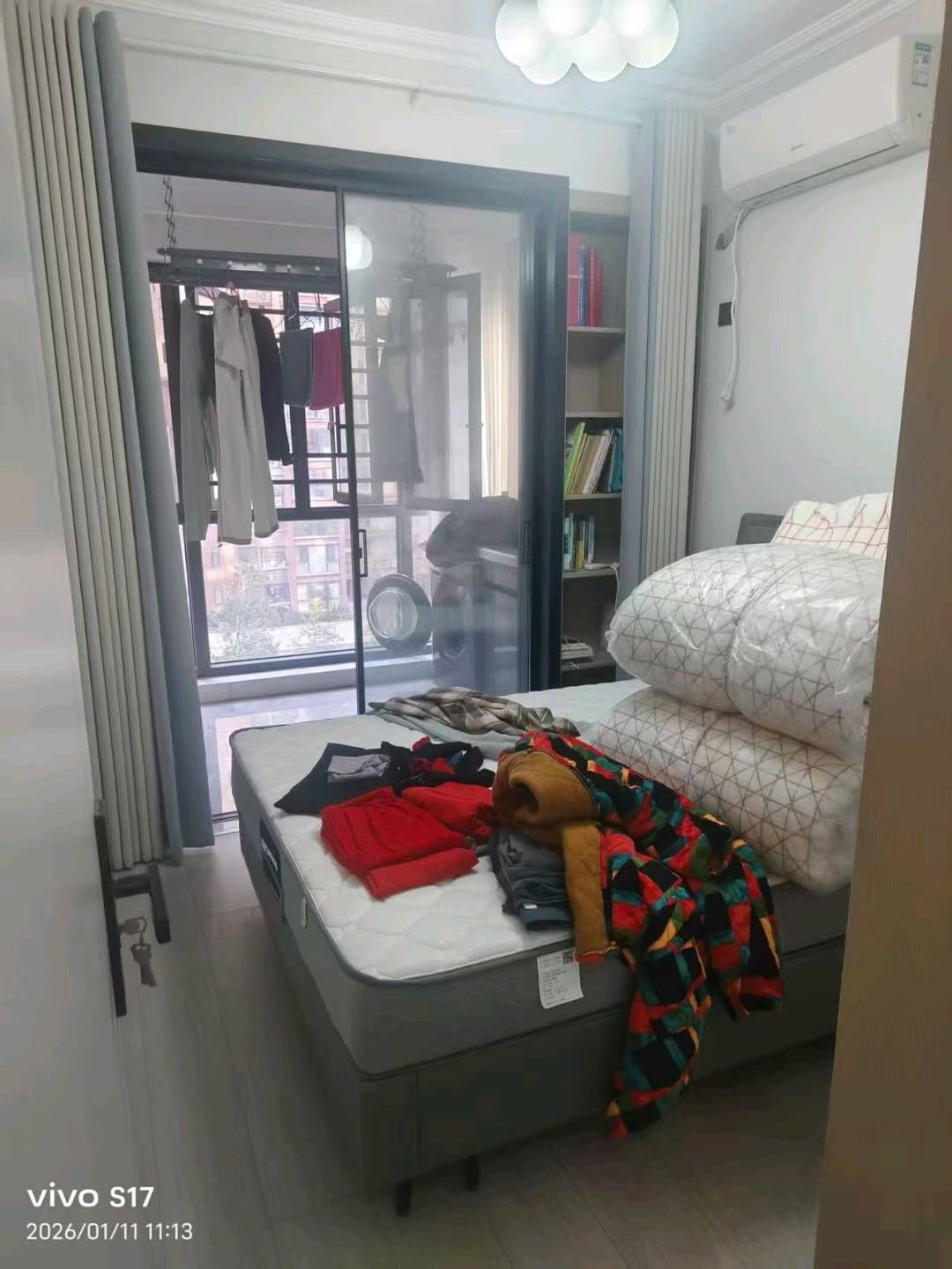 高铁片区·丰业三期·全新装修·周边配套齐全·拎包入住售价：69万