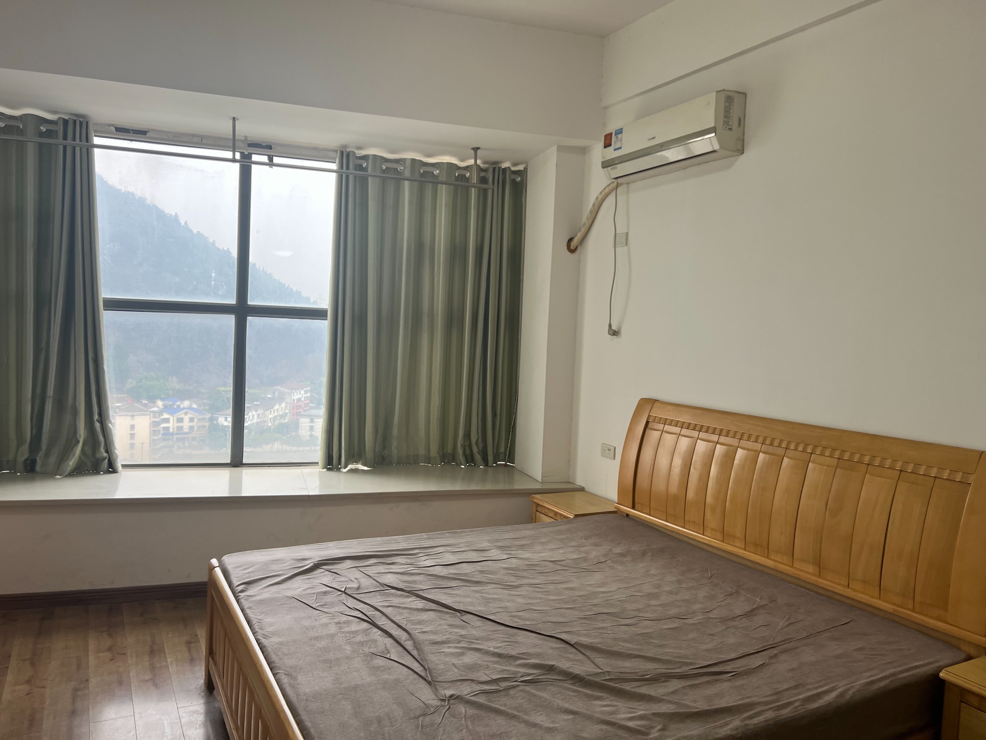 永邦欧州城·大一室朝南公寓·出租1000/月·钥匙看房