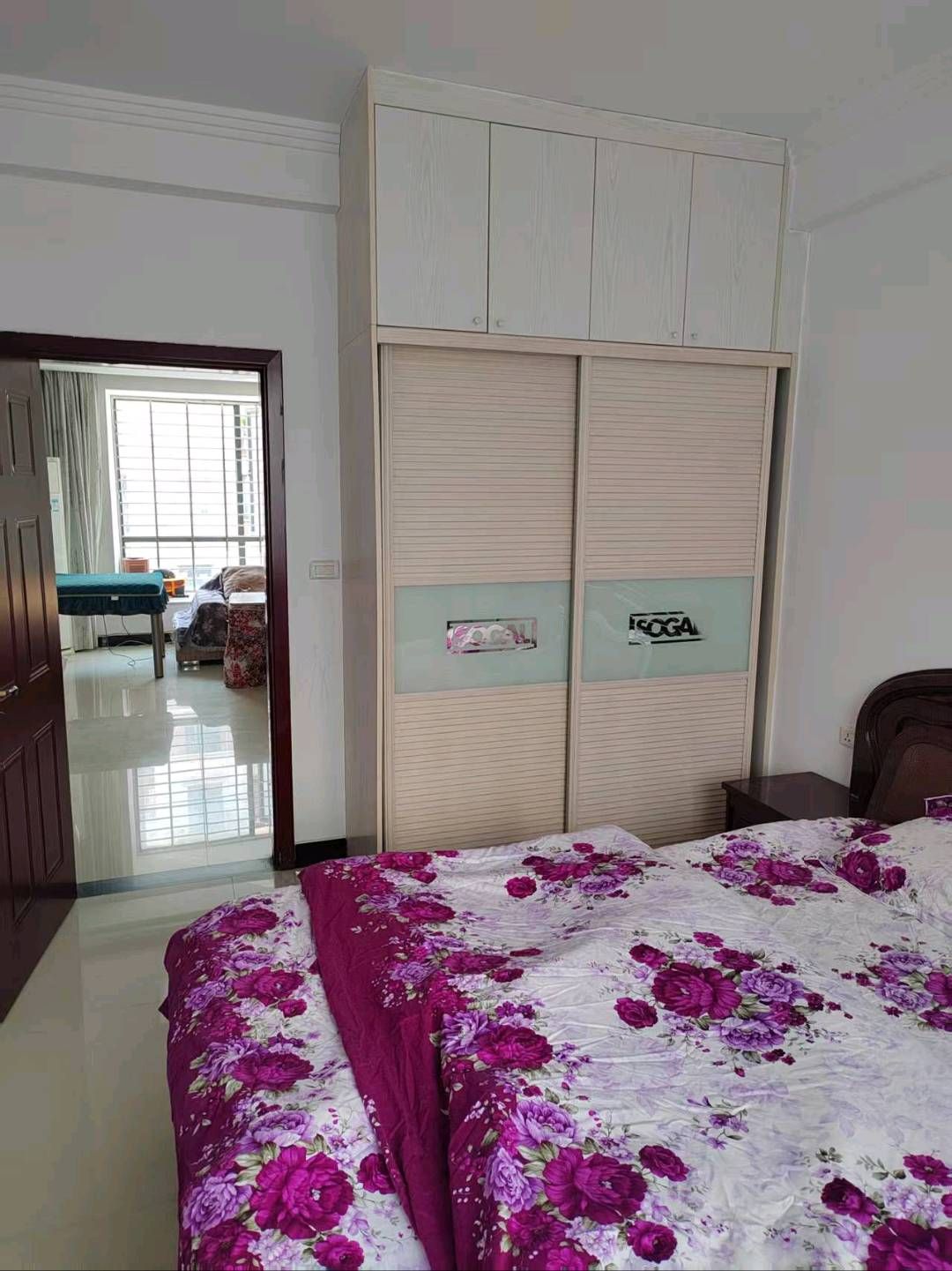 郡都小区小高层电梯·精装修三居室·诚意出租1400/月