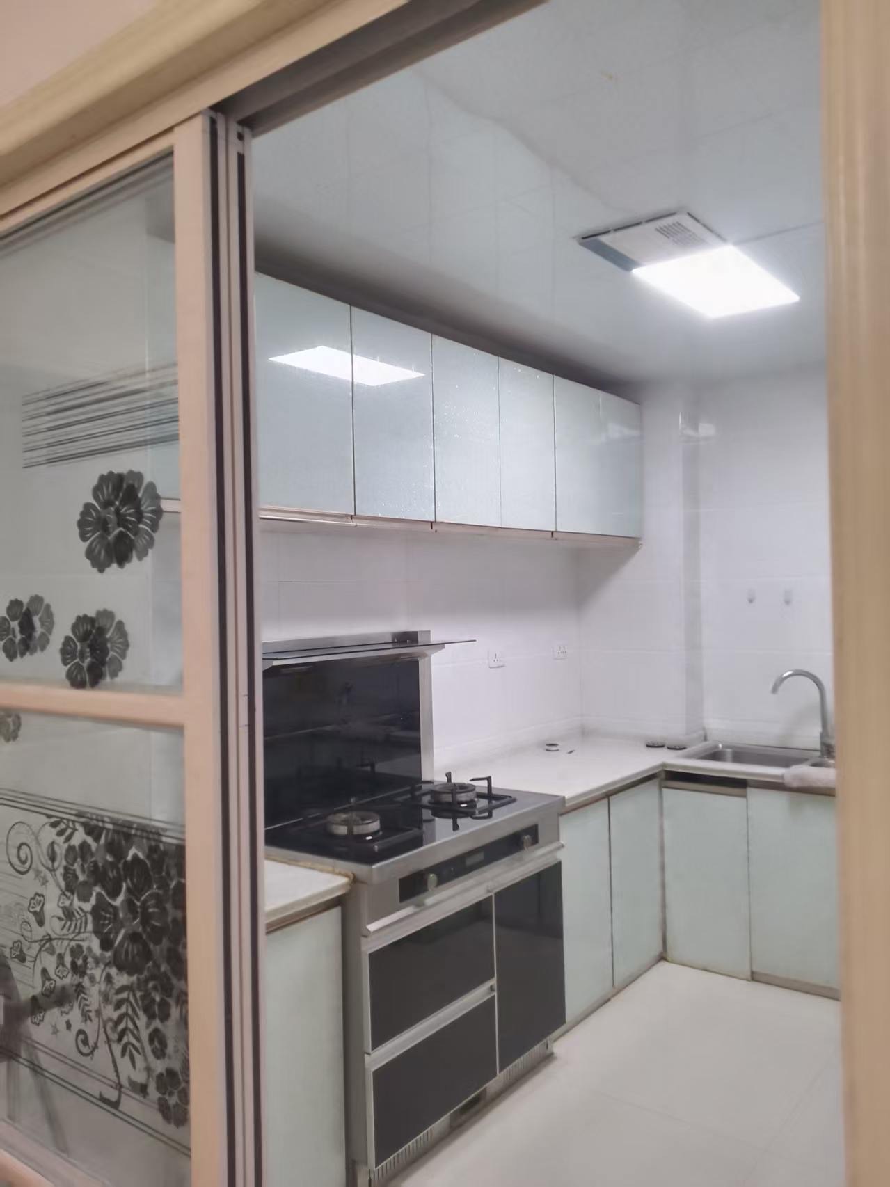 一桥·威泰国际·电梯房·两室两厅·93平方·拎包入住·报价：32万