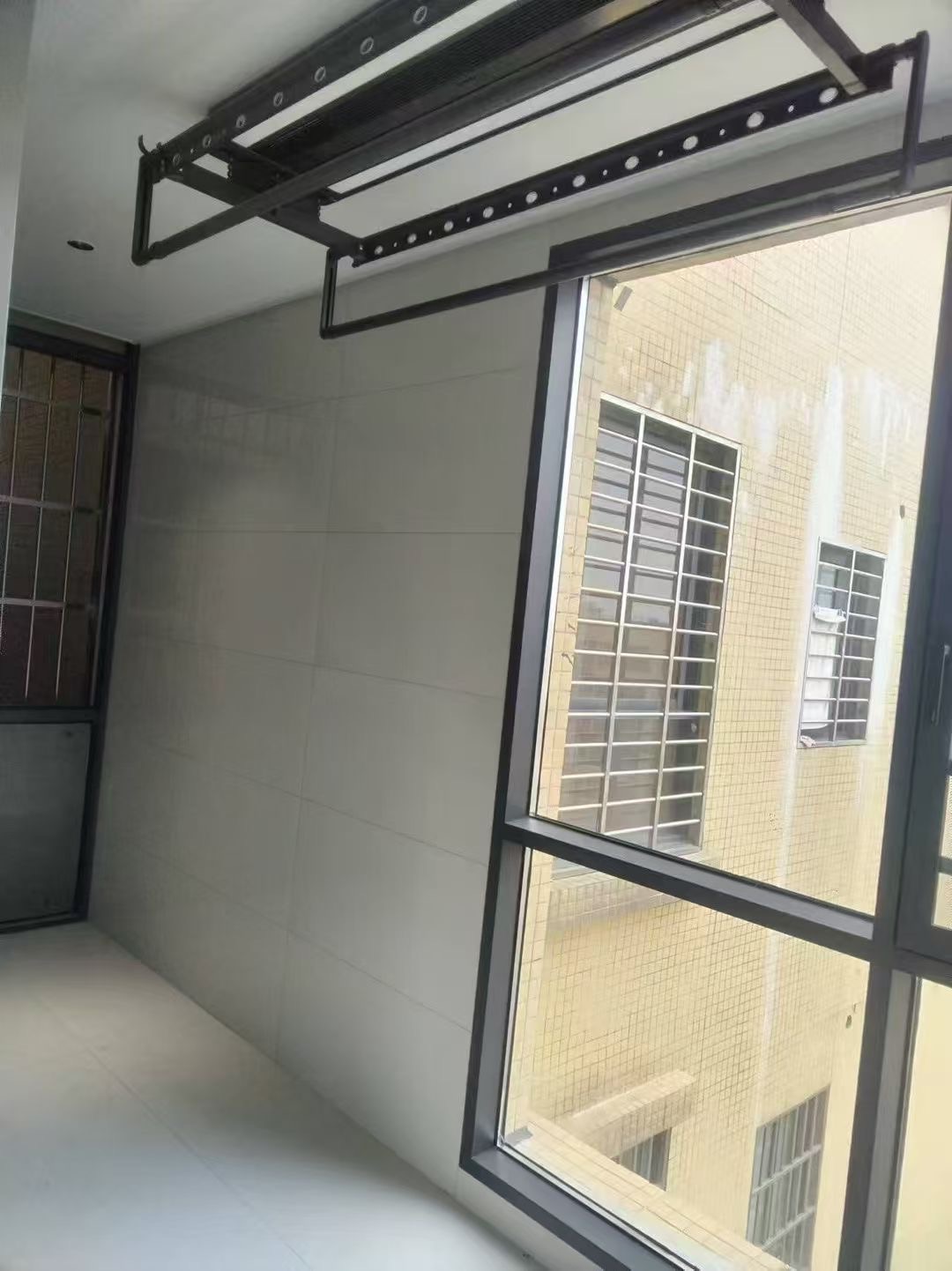 高鐵片區(qū)新嶺地·全新裝修三房·戶型方正·證件齊全·價(jià)格50萬