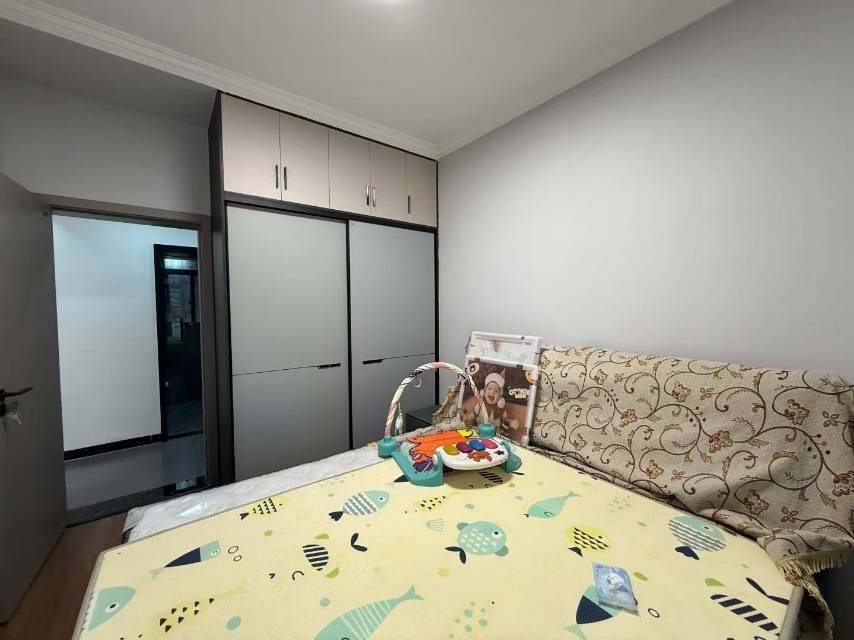 全新装修，116平朝南户型，带大阳台，证满二银行无欠款，报价59万