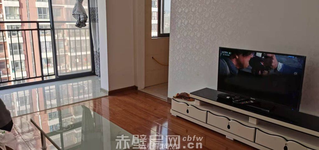 眾城國(guó)際電梯房中間樓層2室1廳67平米精裝修42萬(wàn)