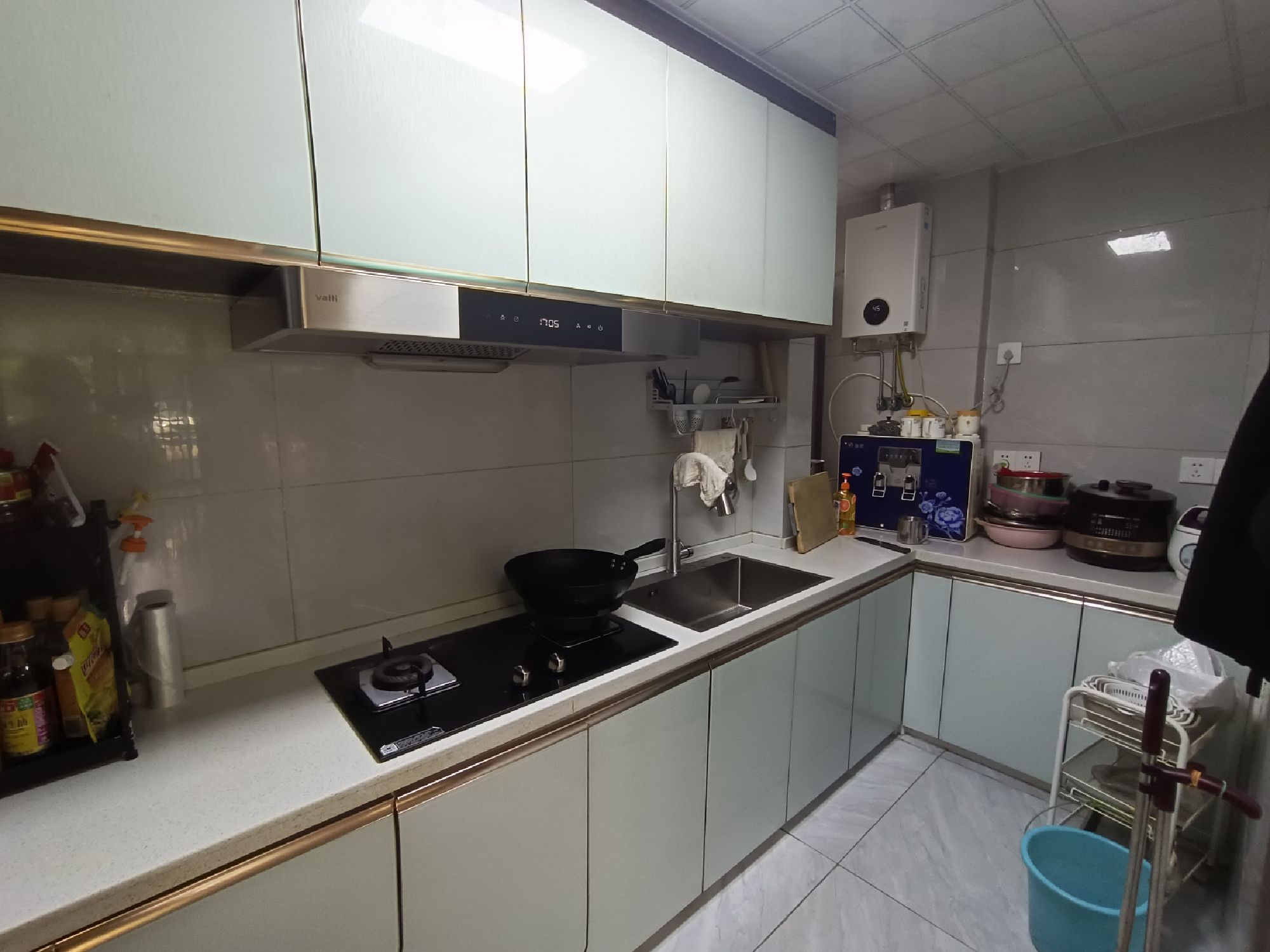 新岭地·好房出租·精装修·干净整洁三居室·出租1500/月