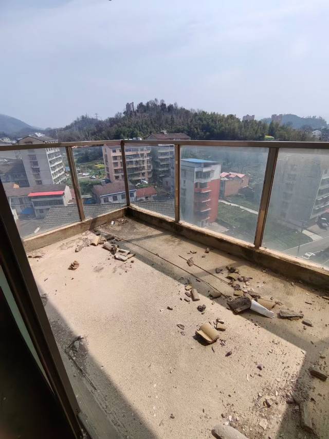 润园99平，可做3室，带地下车位一个，户子是边户，南北双阳台，售价35个，看房有钥匙15571531963