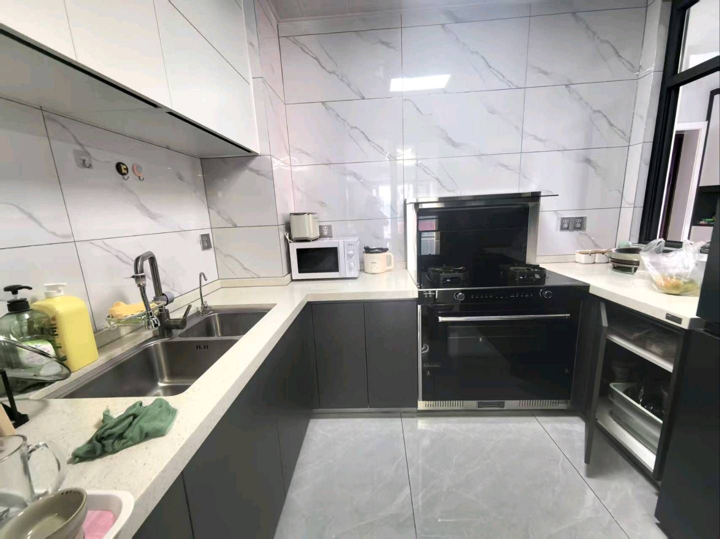 高铁片区·95平方大两室·全新装修·拎包入住·报价：45万