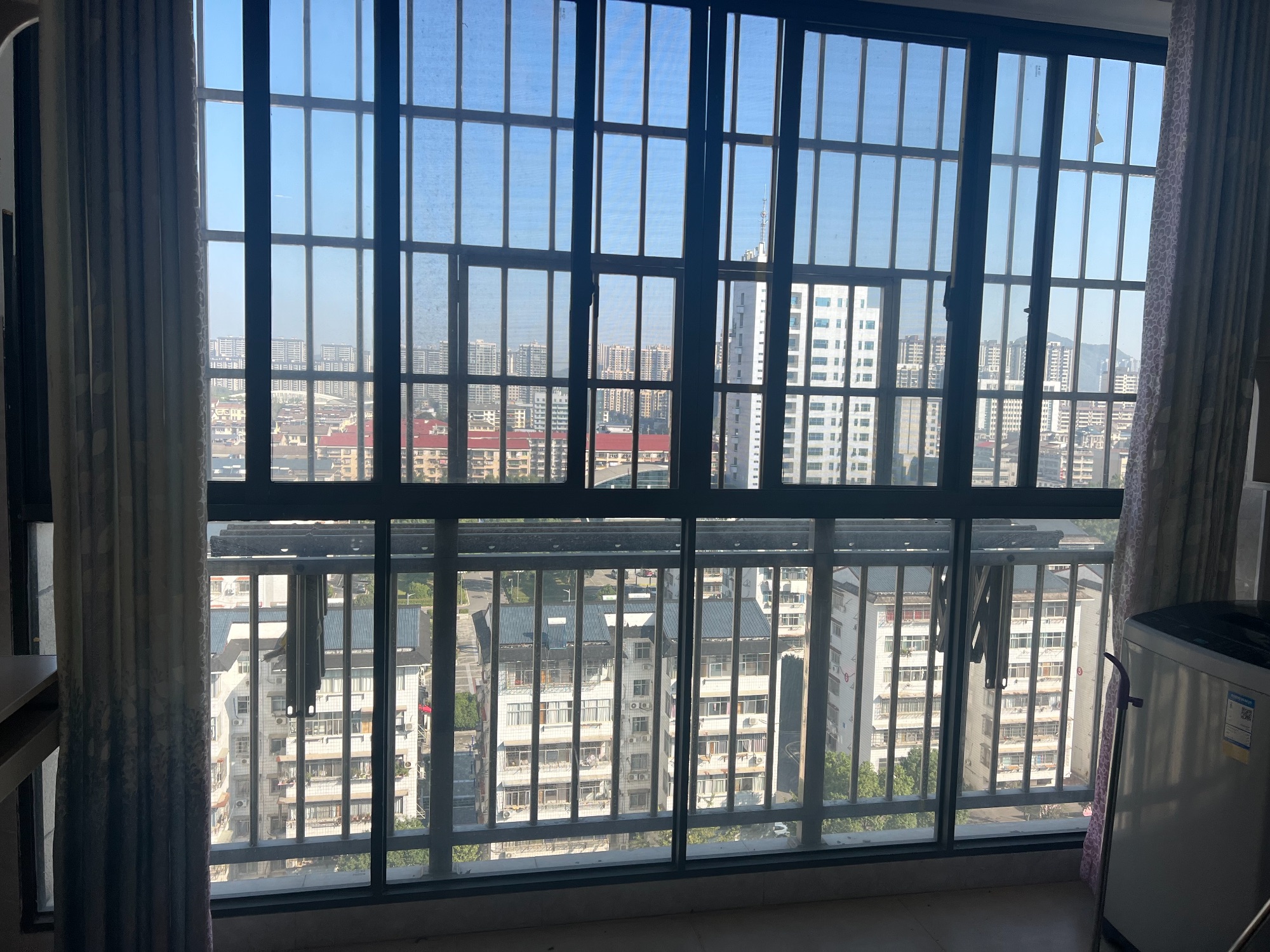 沁园小区·精装一室一厅·带阳台租1000/月