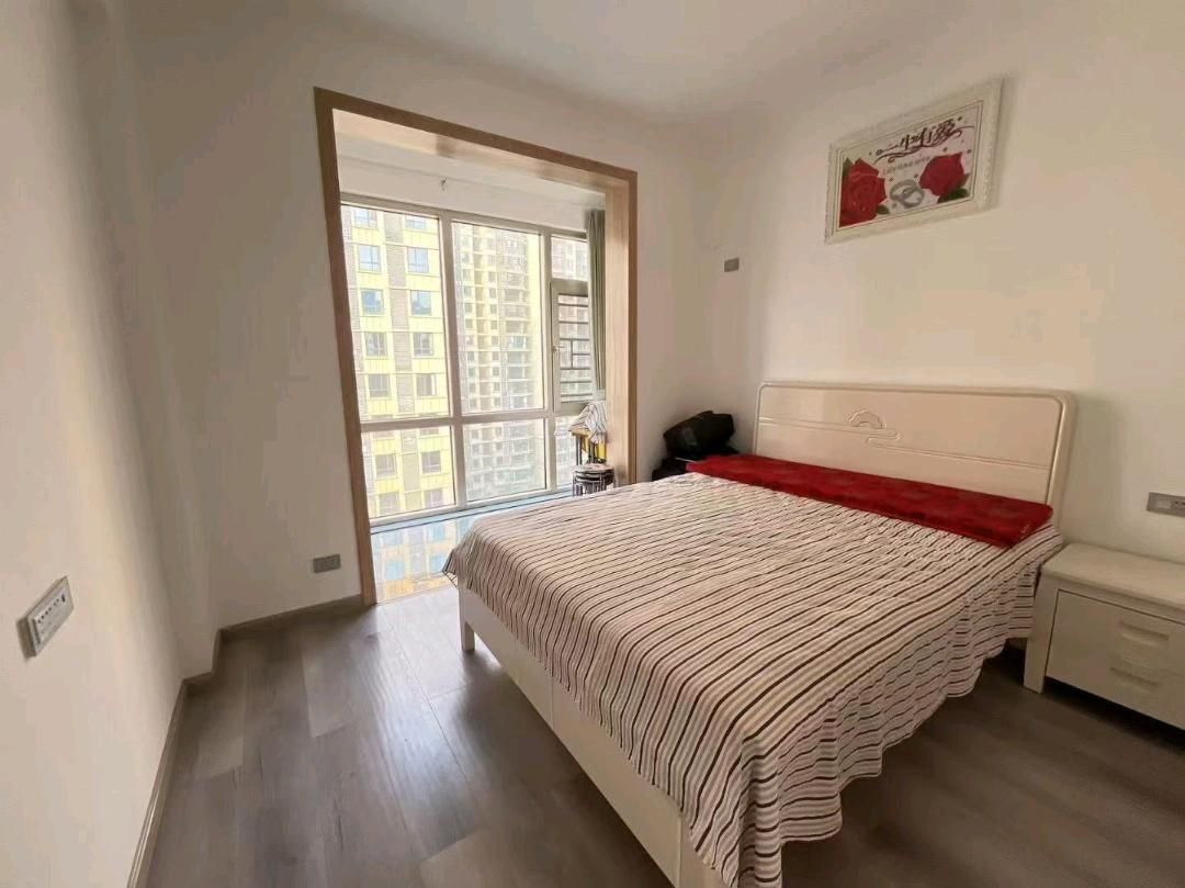 双卫电梯房南北通透商业配套成熟板楼！房东直卖[顶层]53万