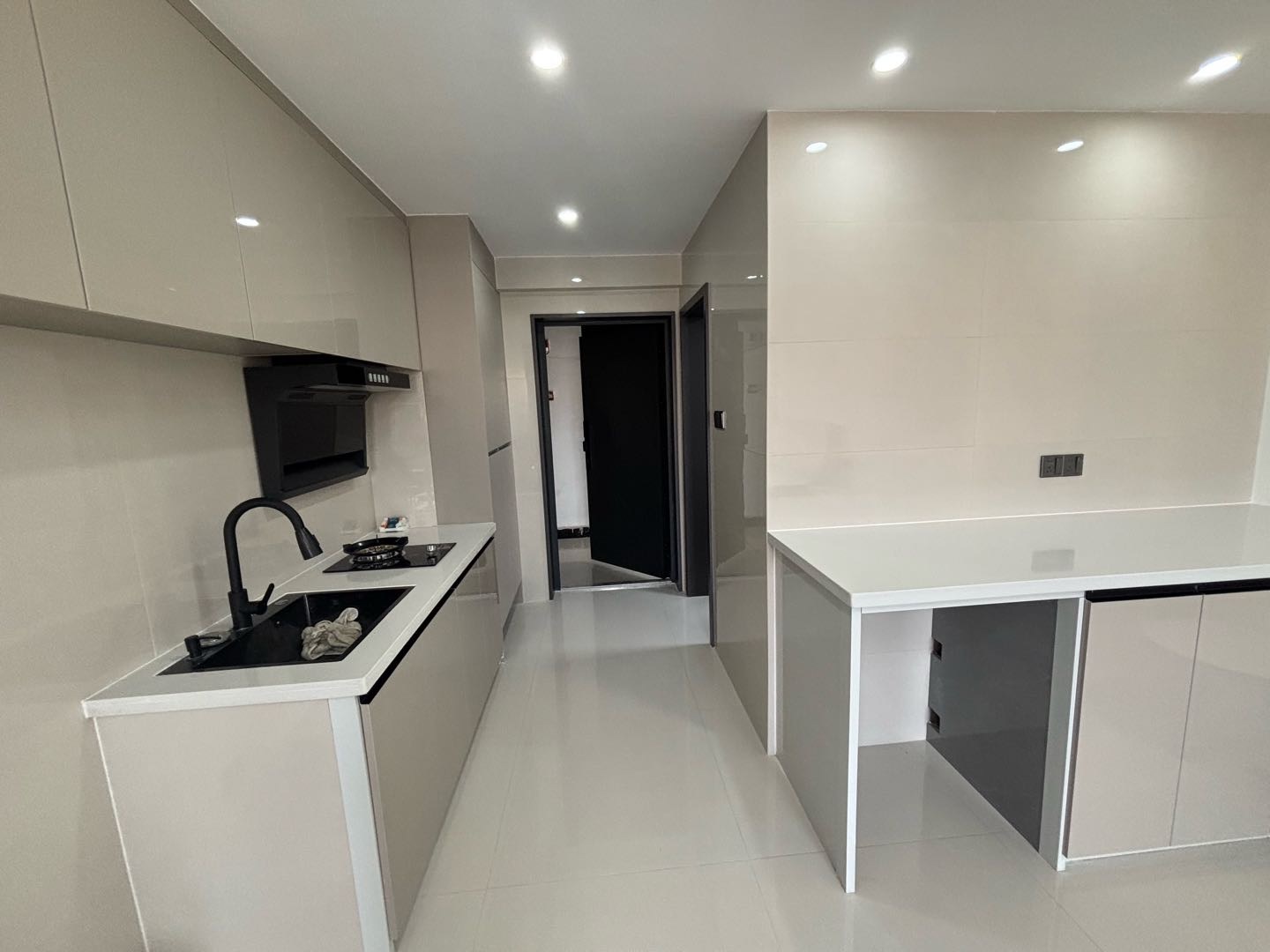 维多利亚43.77平·全新装修公寓·卖19万可租1200/月