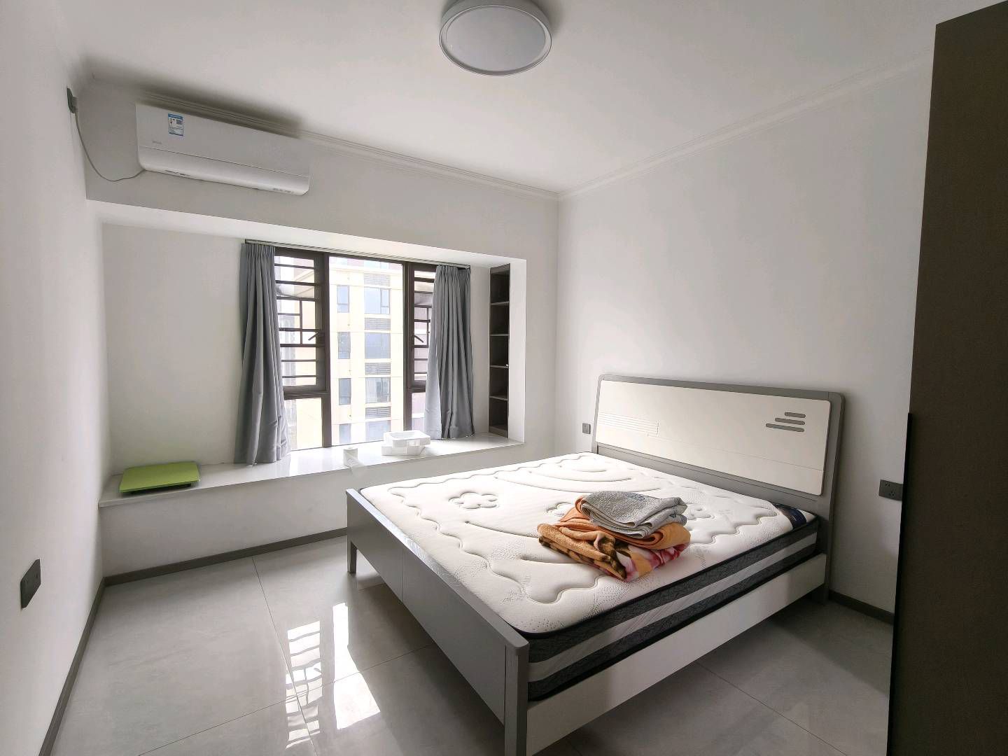 高铁站片区·珊瑚海小区·118平方·拎包入住·56万包过户