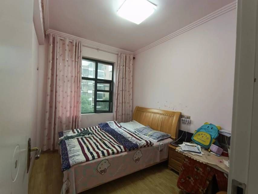 眾城國際·二期三室兩廳·裝修好了·可拎包入住直降48萬