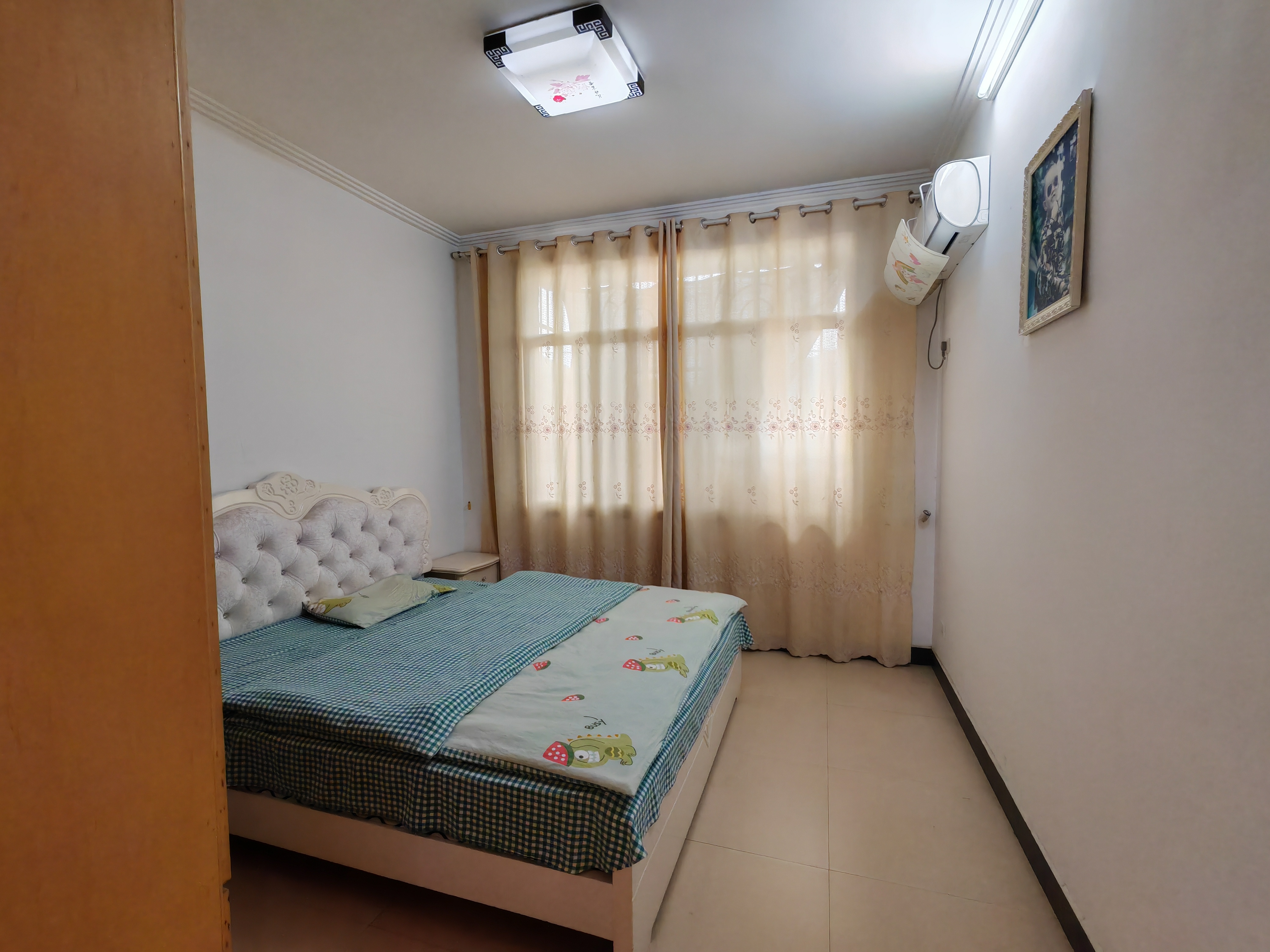 妇幼医院旁圆梦小区，2楼，129平，三房，带三轮车车库，25.8万，看房电话18307150819