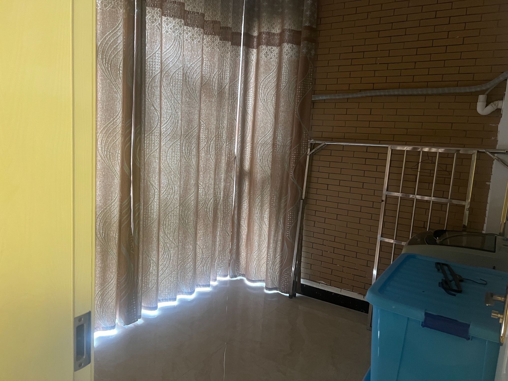 福星花园·步梯二楼·温馨大三室·出租1800/月