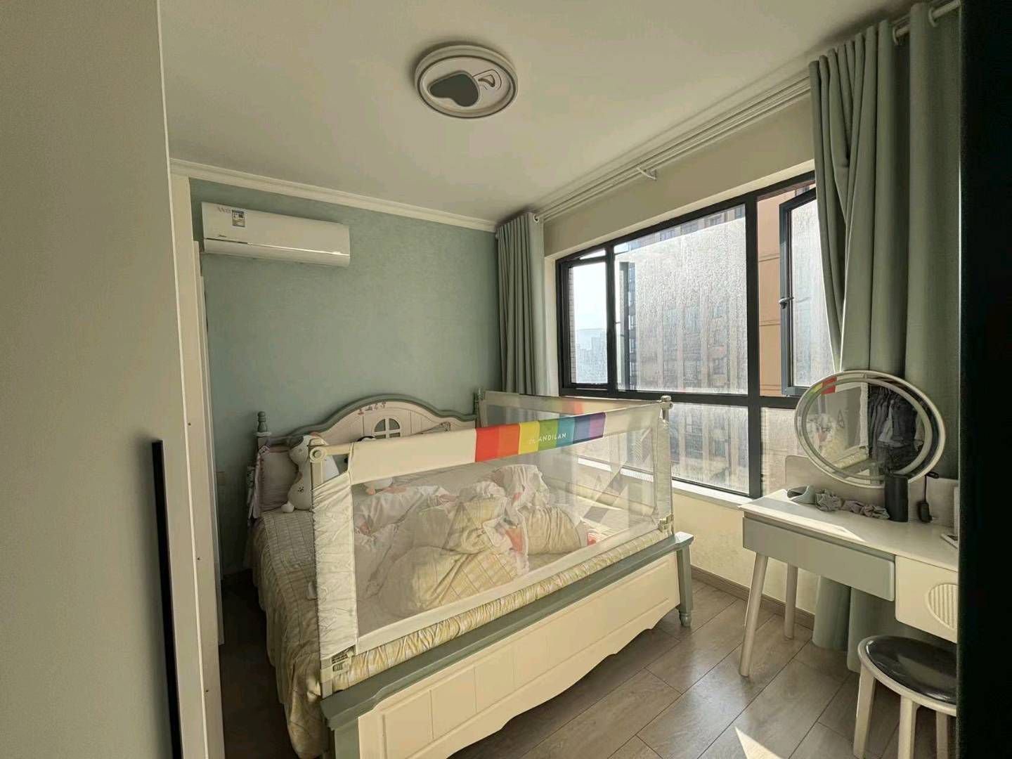 华景中央公园·103平·9.9成新·精装修·卖56万