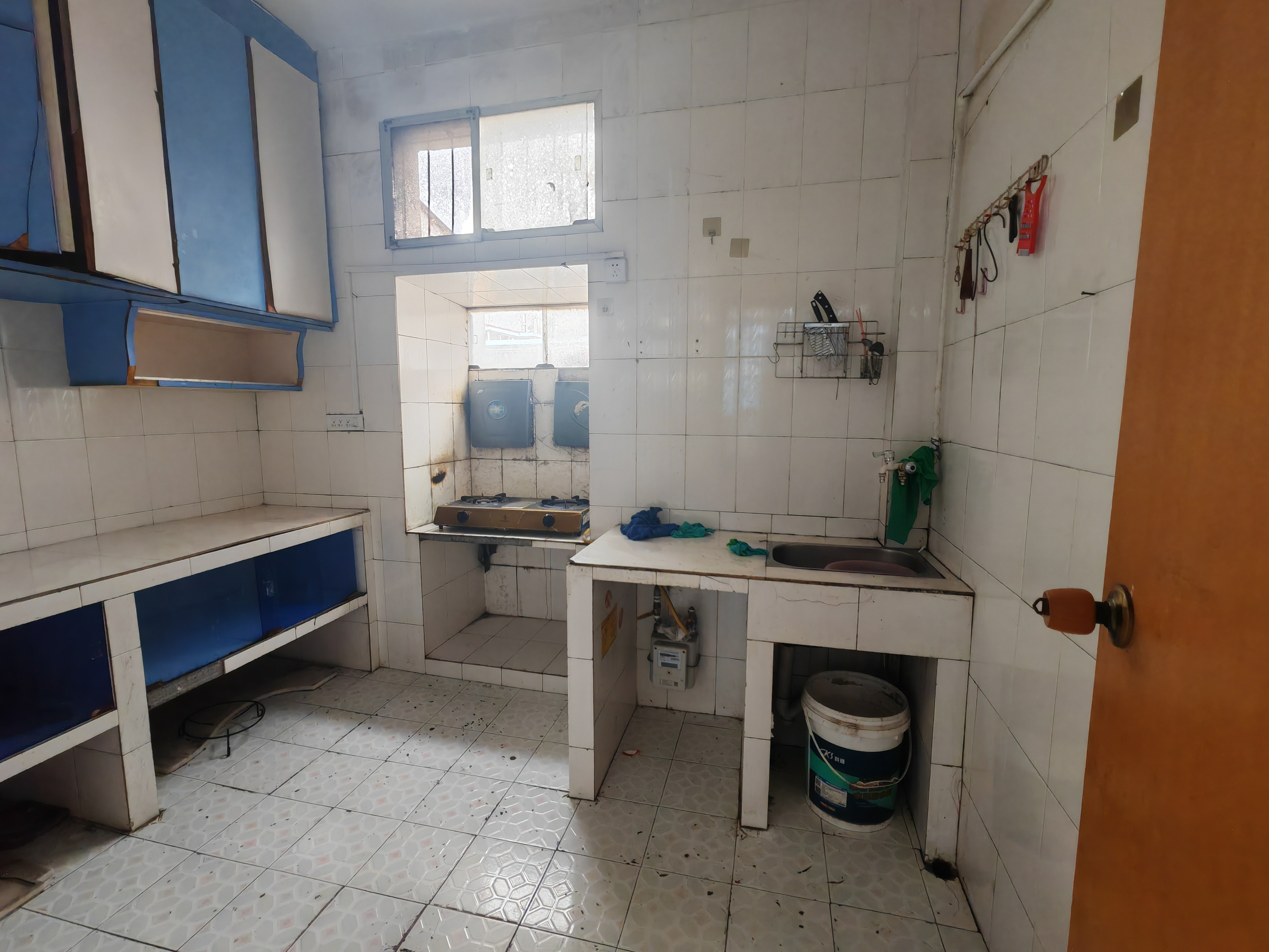 国贸附近针织小区大两房，17万，不动产在手，采光好，商圈便利,看房电话18307150819