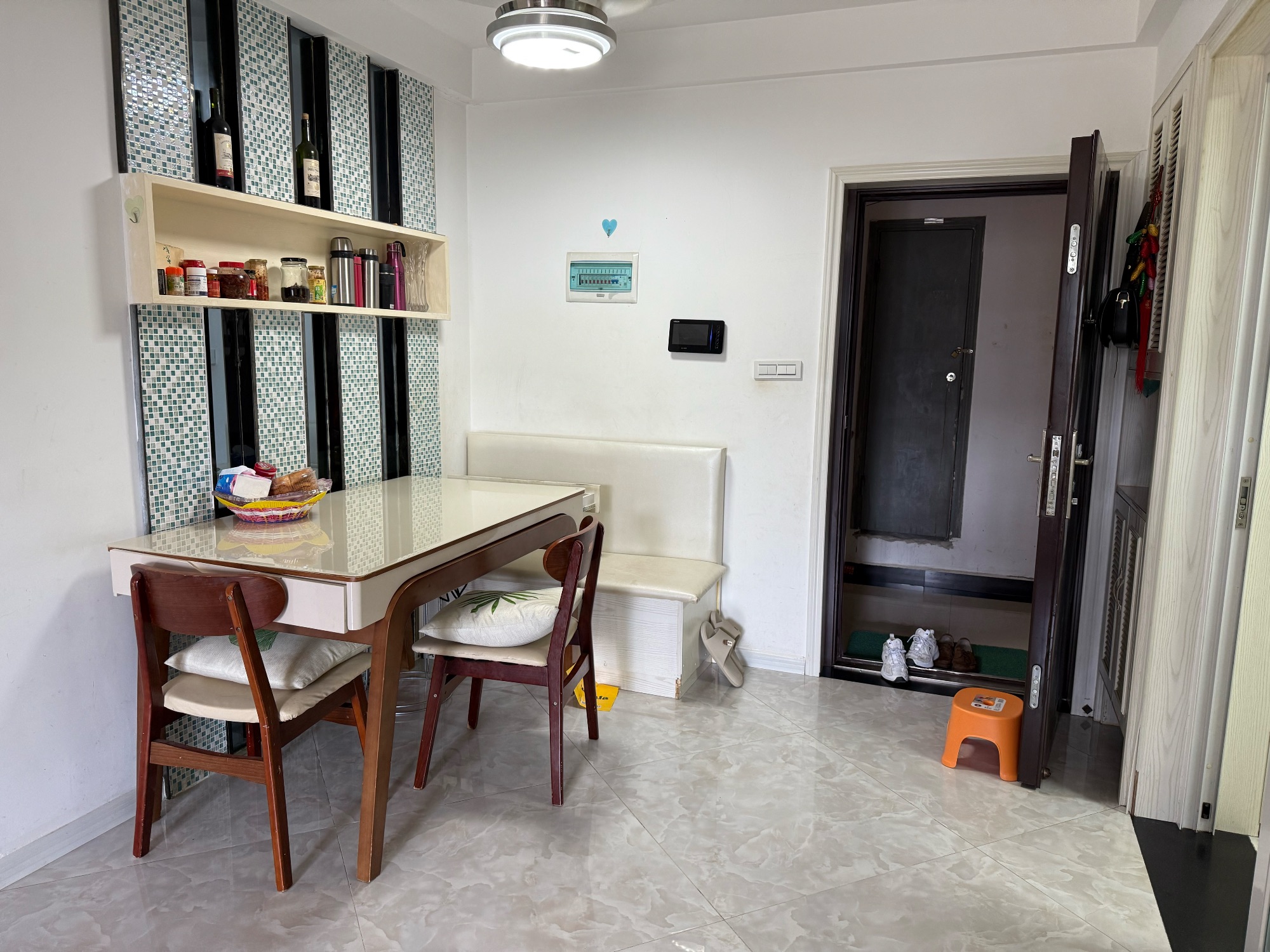 塞纳河畔，精装修，2室2厅，拎包入住，朝南户型，诚售38万