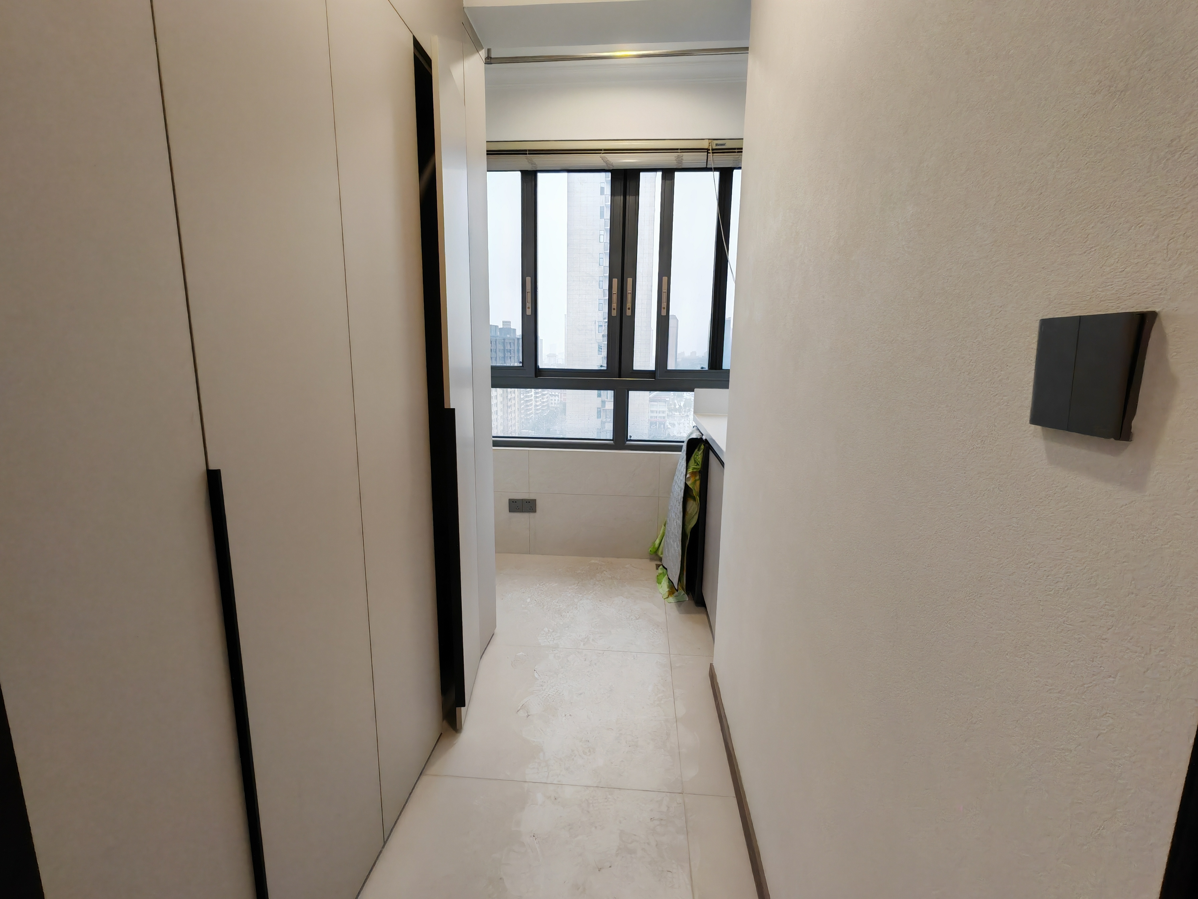 鹏成清华府专梯专户精装修大三室两厅两卫，南北通透户型看房方便，看房电话18307150819