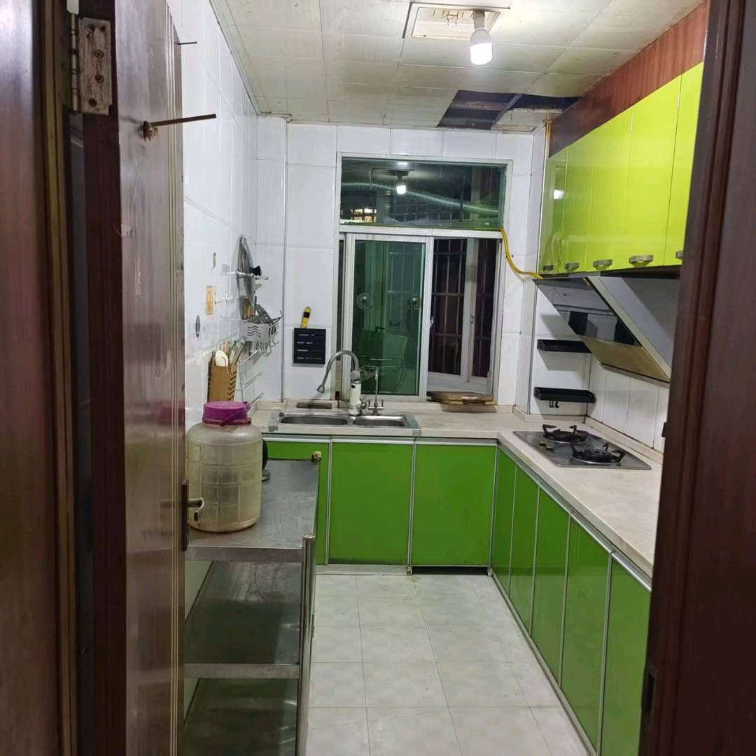 三国城·闹市区·居家三房两厅·出租1300/月