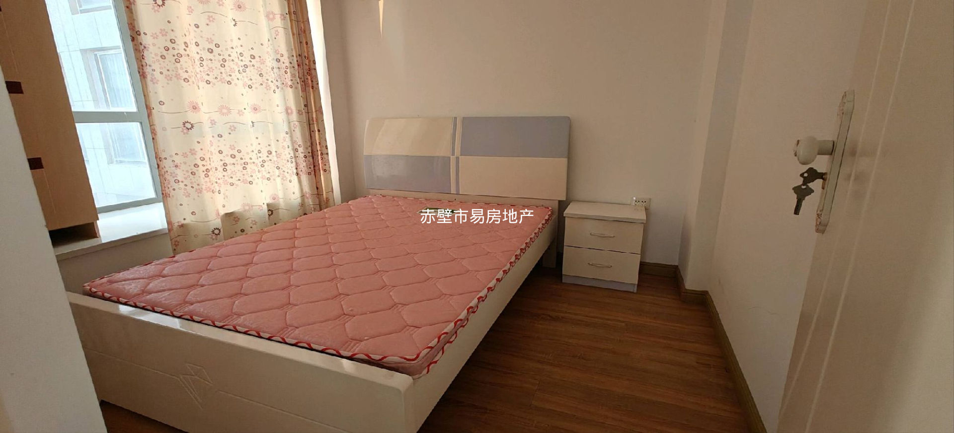 赤壁外滩精装房·2+1户型·河景朝南房子整体出租1400/月