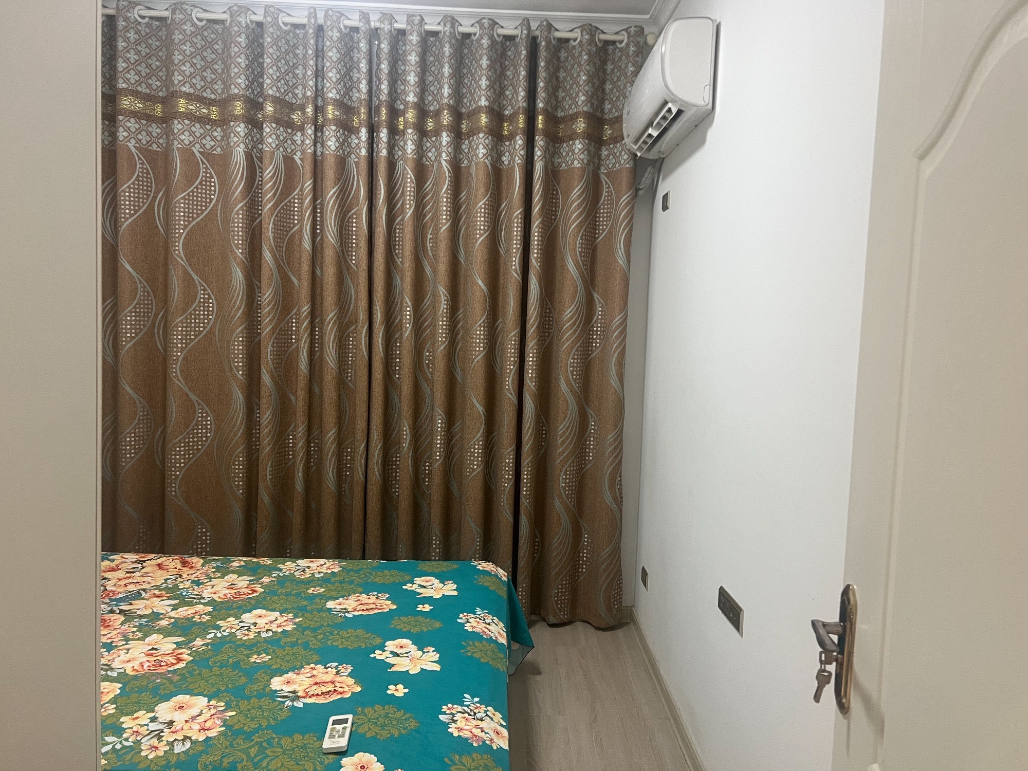 福星花园·步梯二楼·温馨大三室·出租1800/月