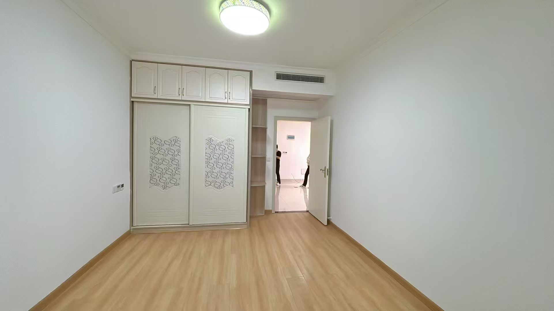 景峰商城·两室两厅·业主急售：37万包过户