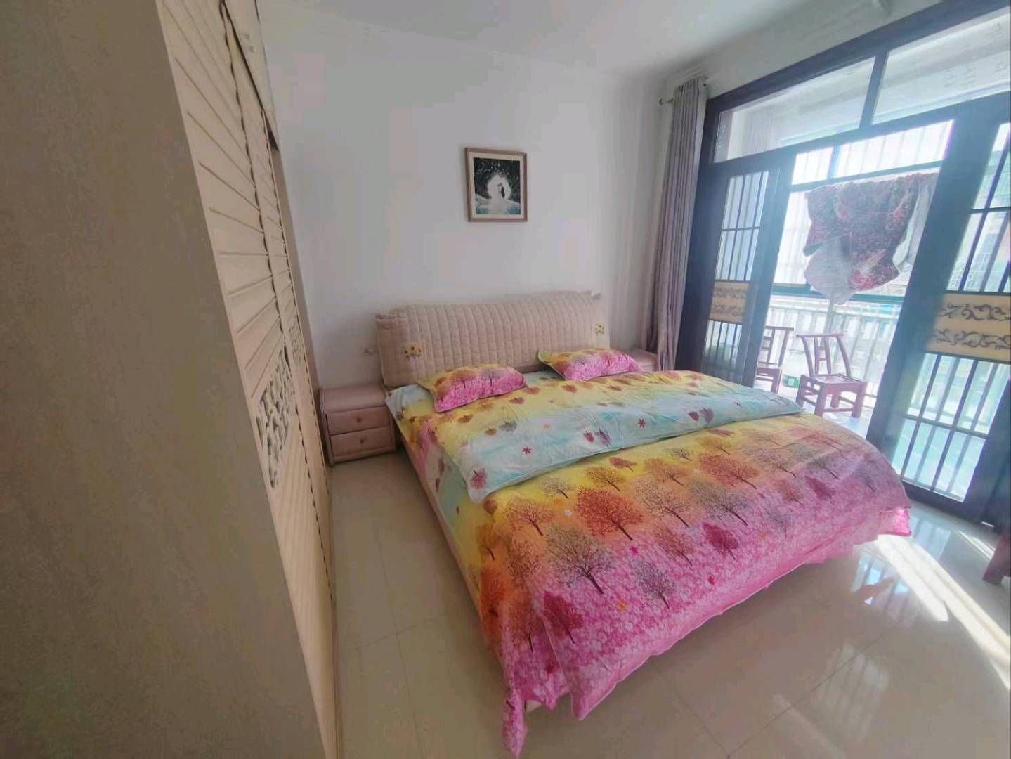 郡都小区小高层电梯·精装修三居室·诚意出租1400/月