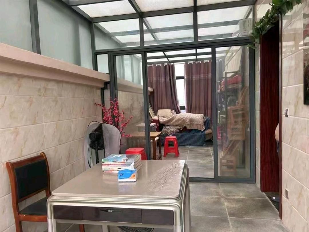 高铁片区·丰业盛世·三房两厅带阳光房·南北通透户型·拎包入住报价69万