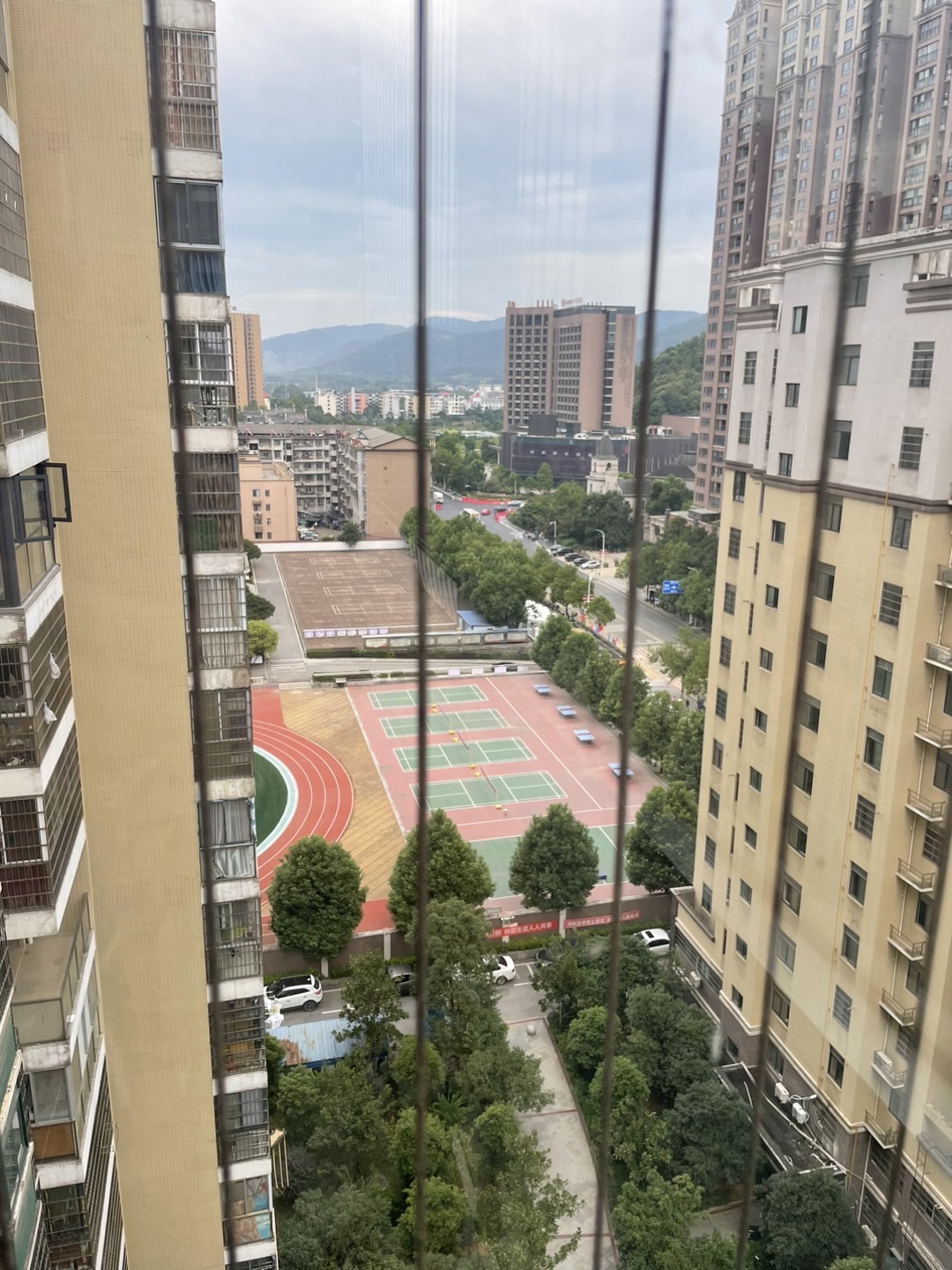 立嘉城·学府旁边的小区·两室两厅·租1500/月