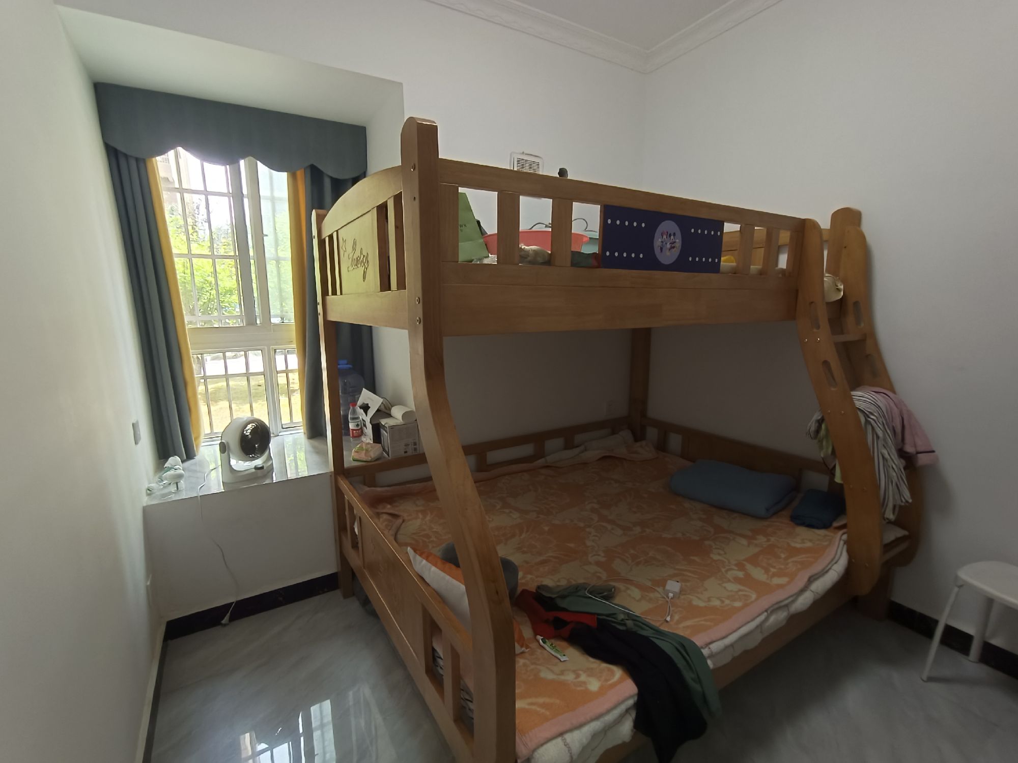 新岭地·好房出租·精装修·干净整洁三居室·出租1500/月