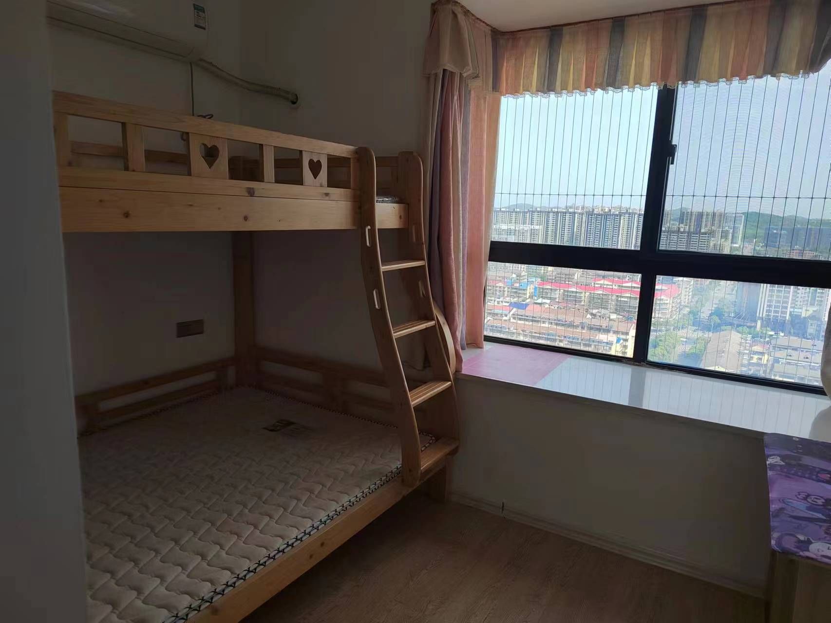 山水丽苑·楼层·三室两厅·带所有家私家电·56万
