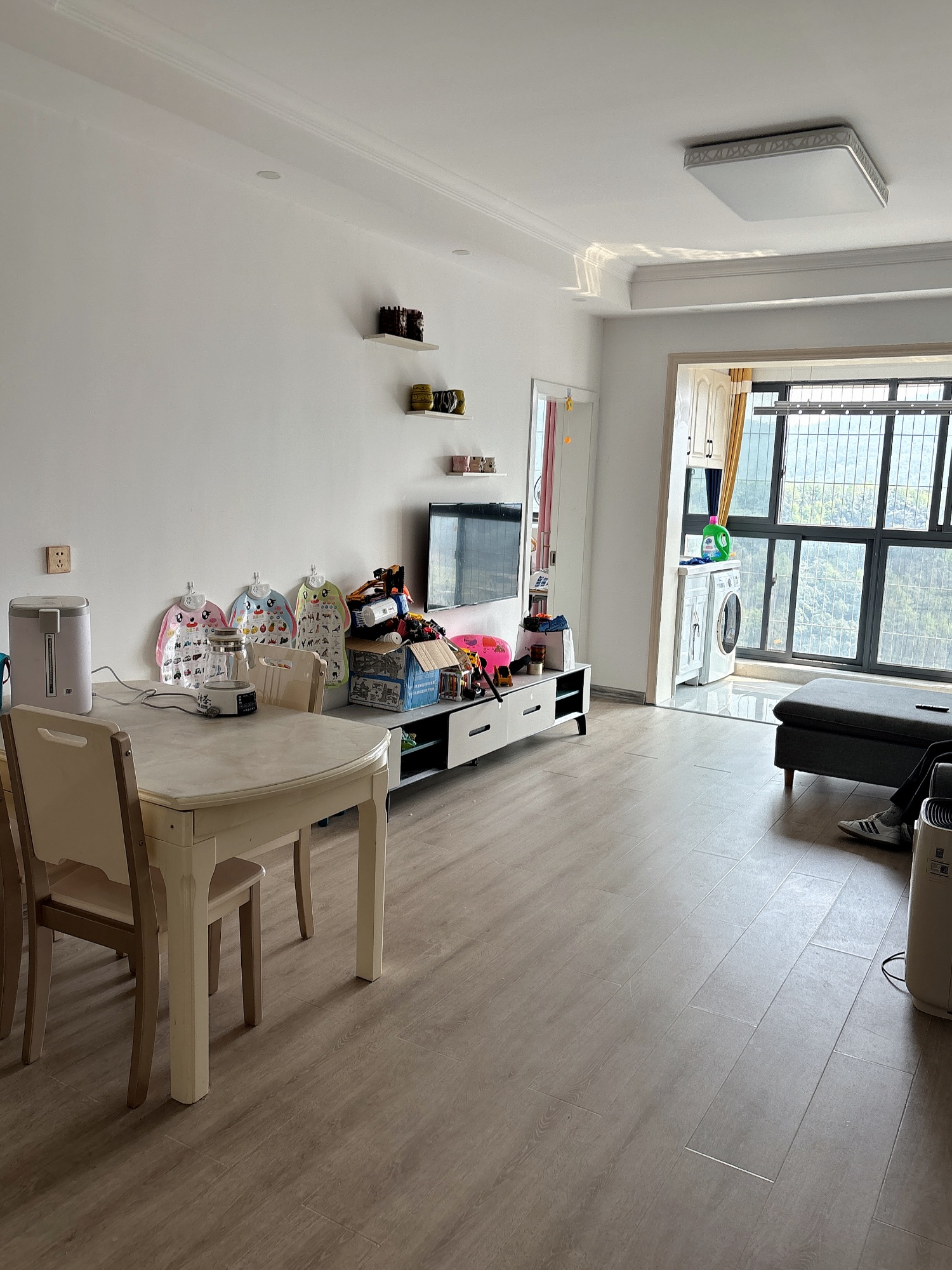 赤壁印象·两室两厅·户型好·室内干净整洁/1400月