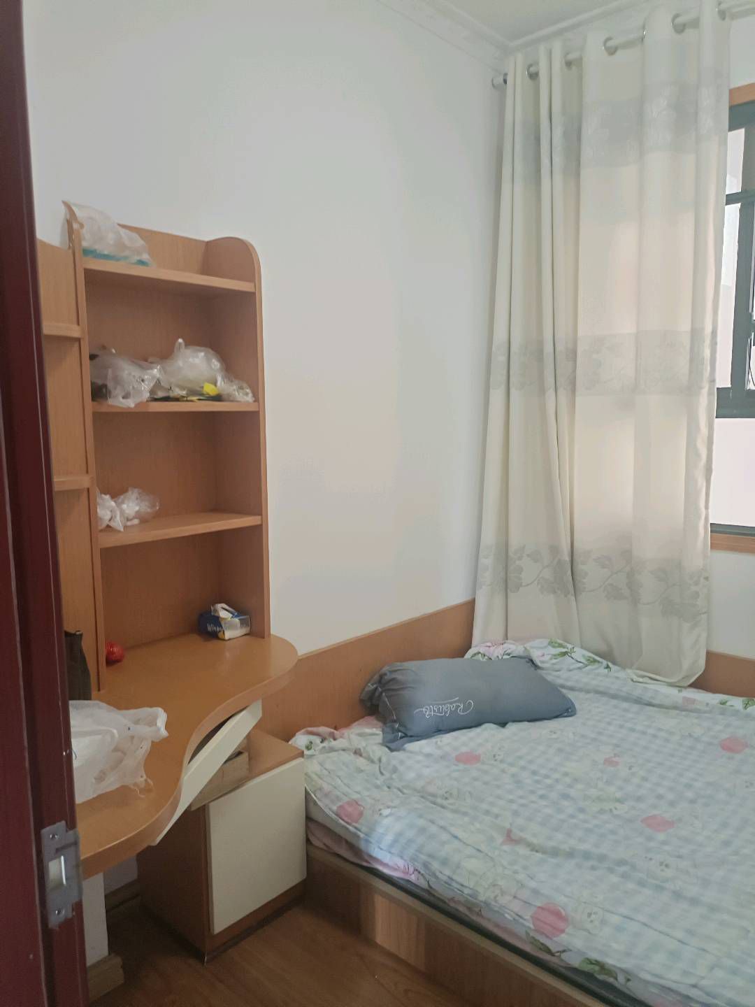 世纪大厦·三室两厅·118平方·电梯房中层·证件齐全·装修好的单价2300一平方