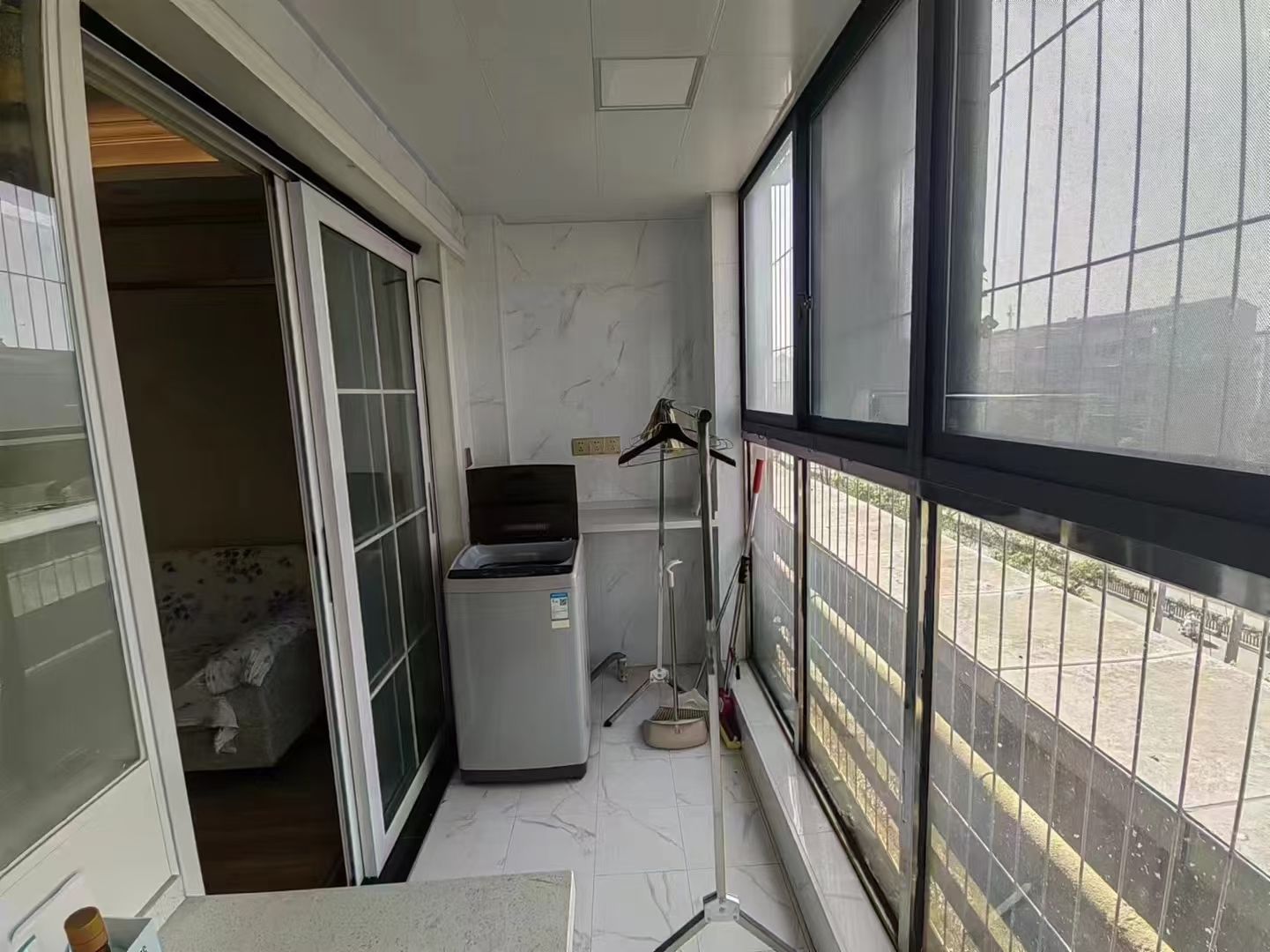 领秀城一室精装修公寓·干净整洁·1100/月包物业费