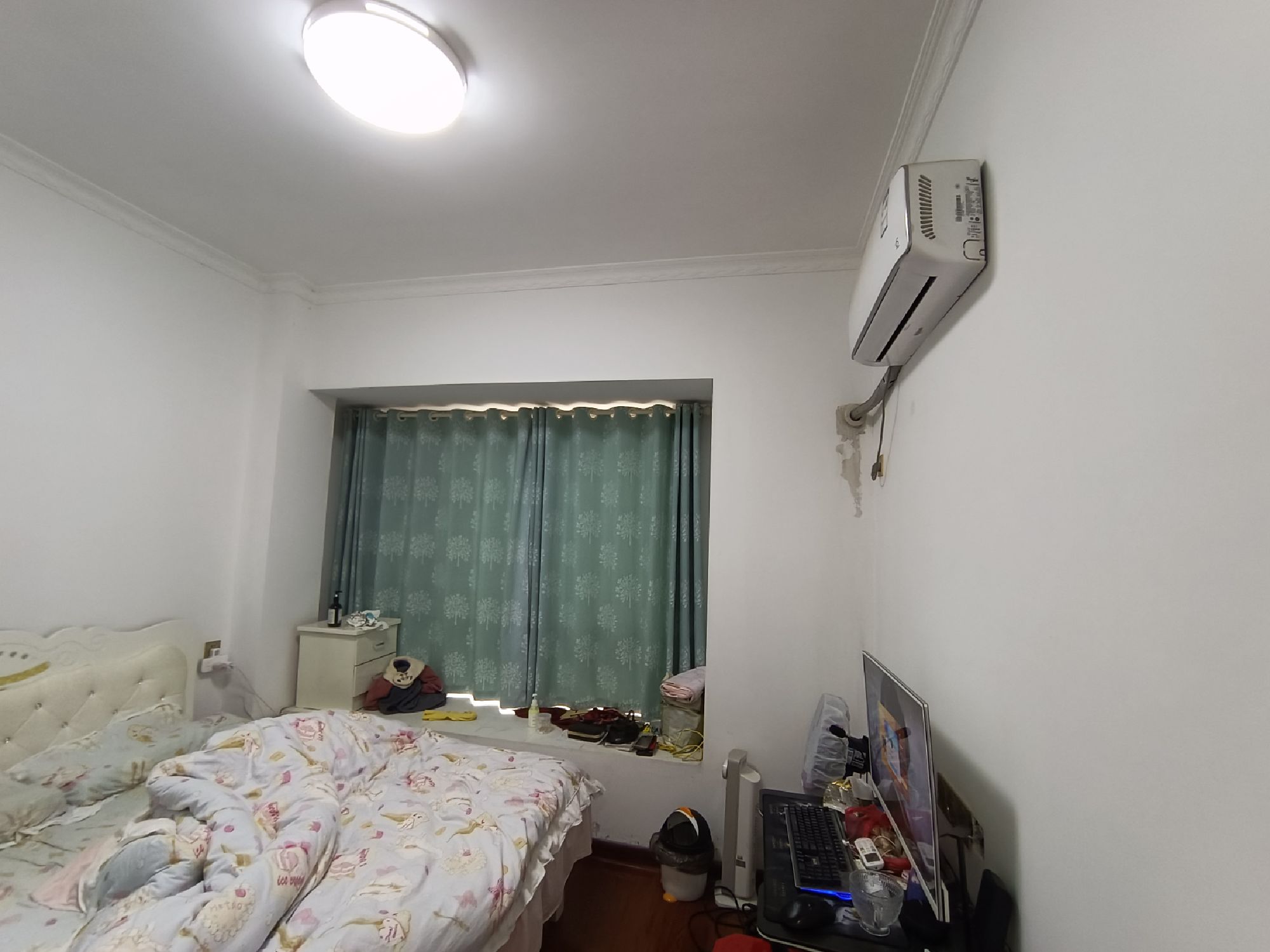 赤壁外滩2室2厅精装出租1100/月