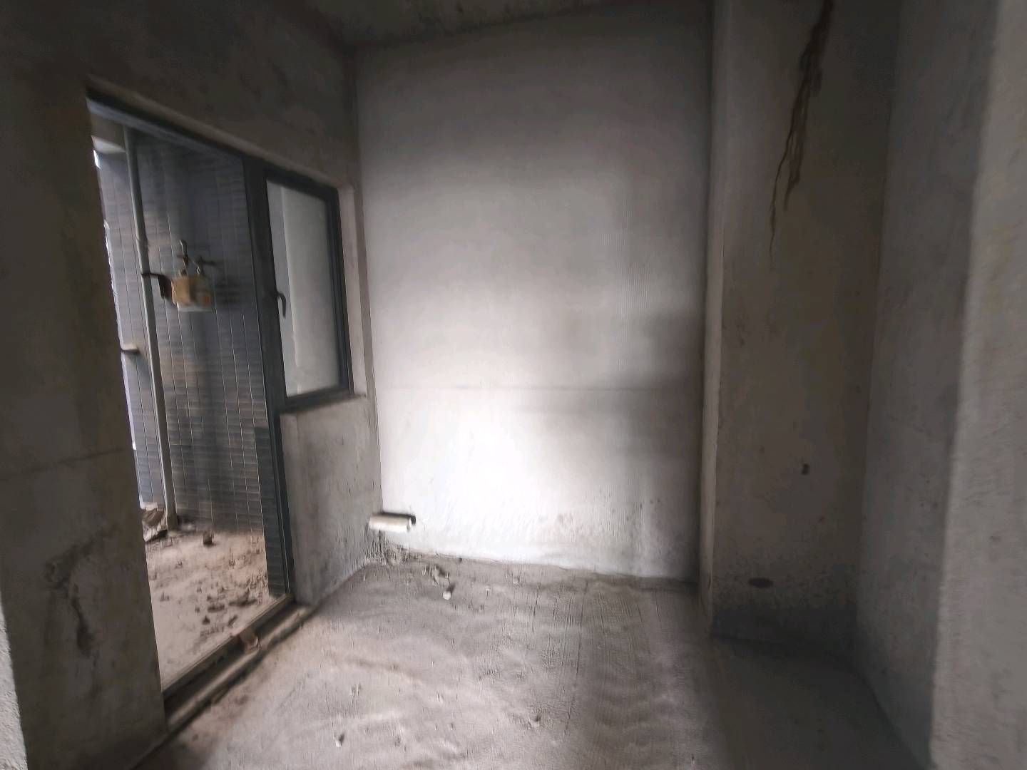 雍景新城98平·3室2厅2卫·好楼层毛坯房42万·证齐银行不欠贷款