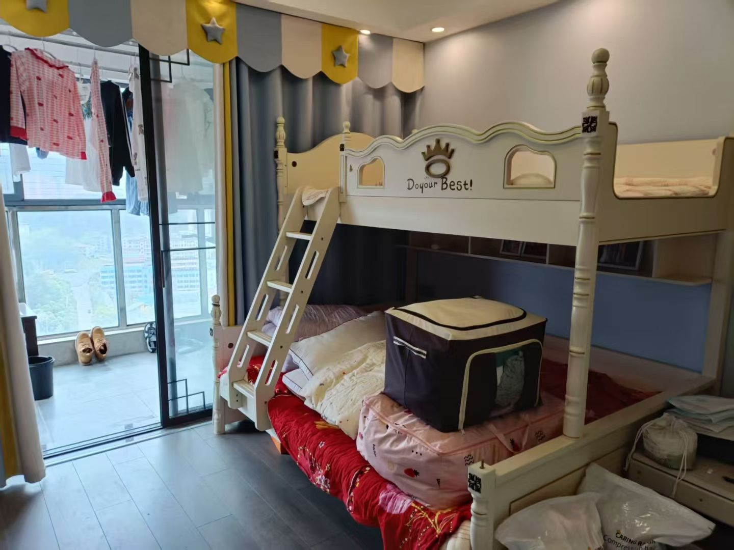 领秀城·134平方·三房两厅两位·带品牌家电家私出售：报价65万