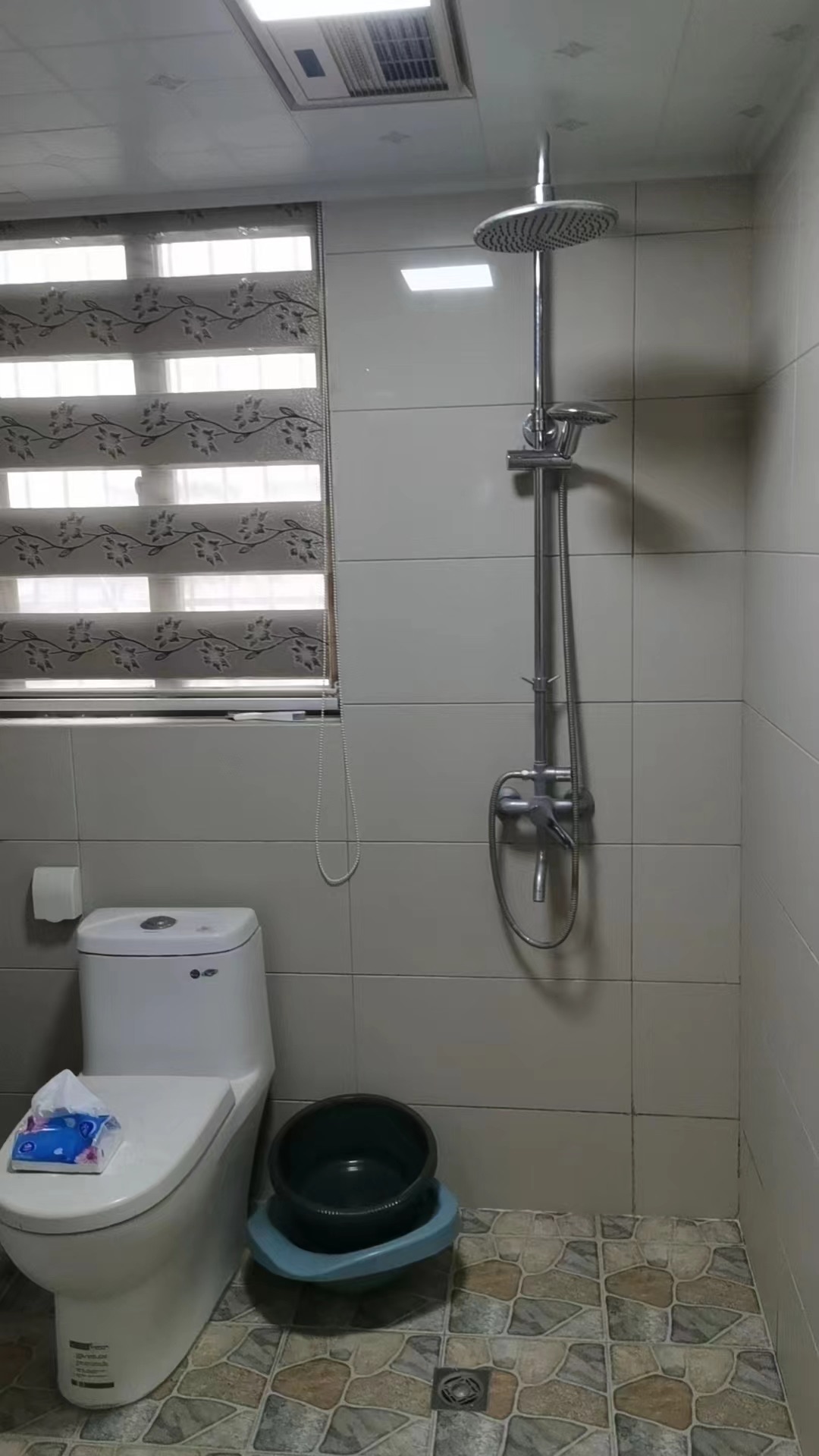 润园·3室2厅·136平方·电梯房中层·带家电家私50万