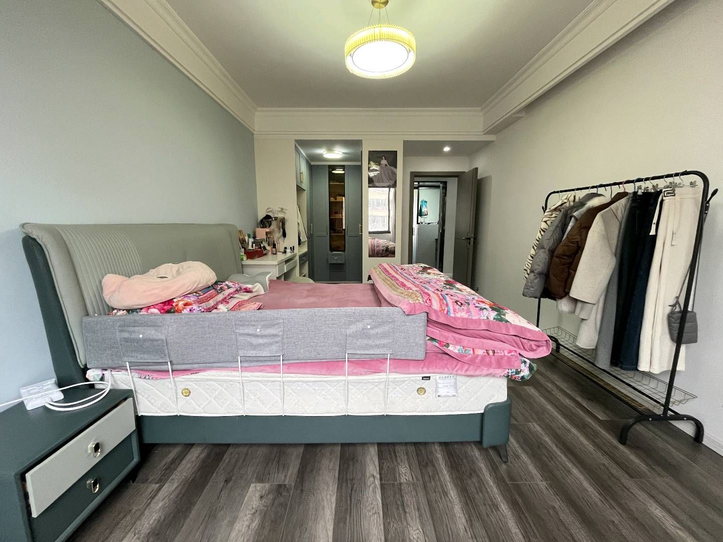 金鸡山·凤凰城·电梯房·地段好·全新装修·145平方报价65万