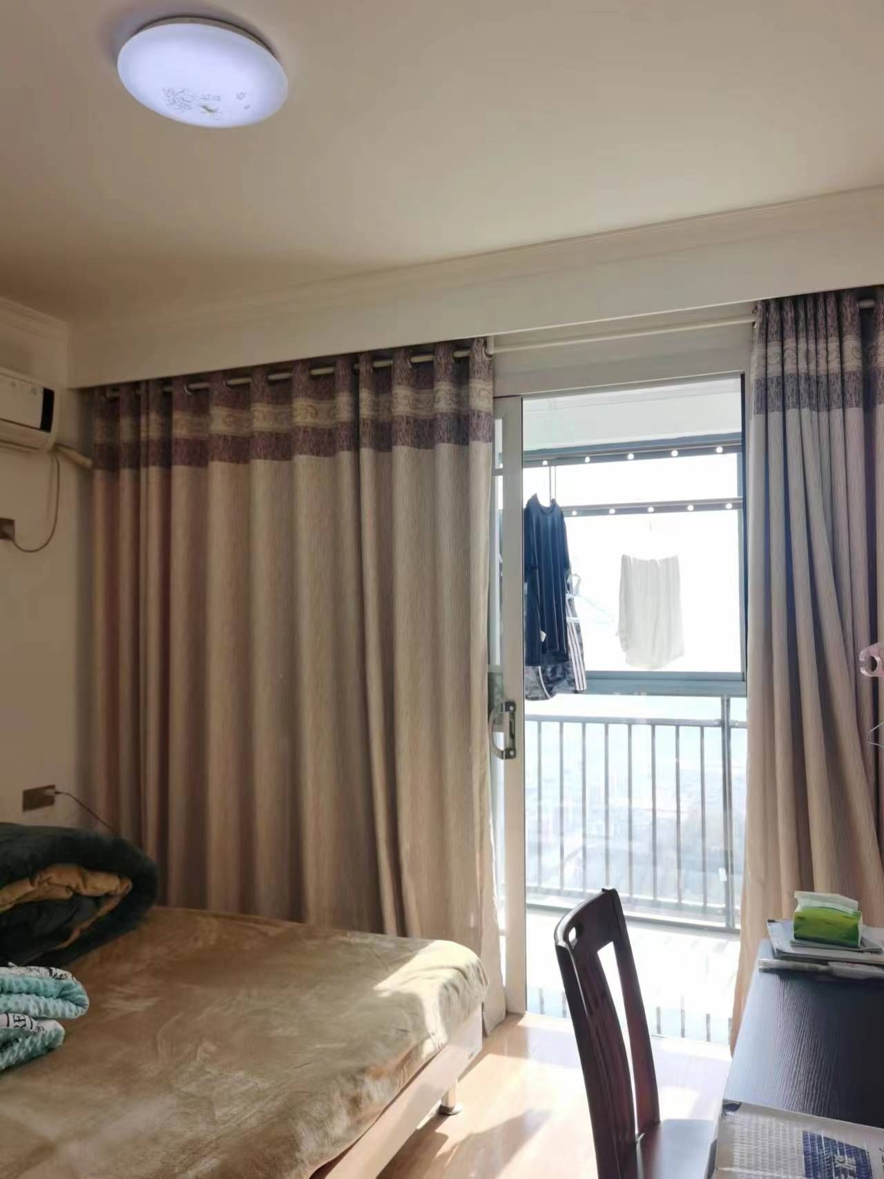 众城国际·130平·三室两厅·家电齐全·租1600/月