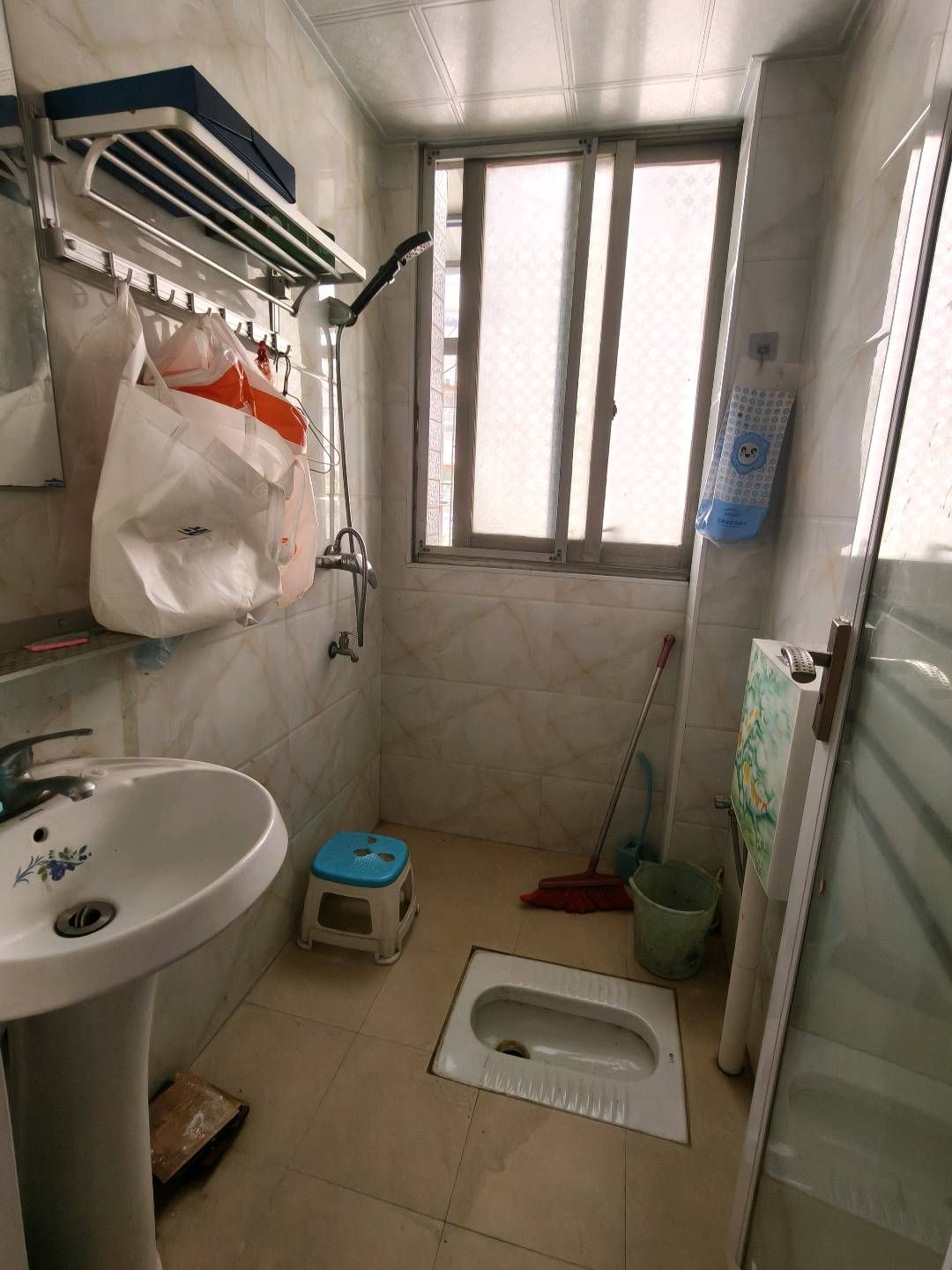 沙子岭菜场旁边·步梯二楼·三室两厅房屋出租1000/月