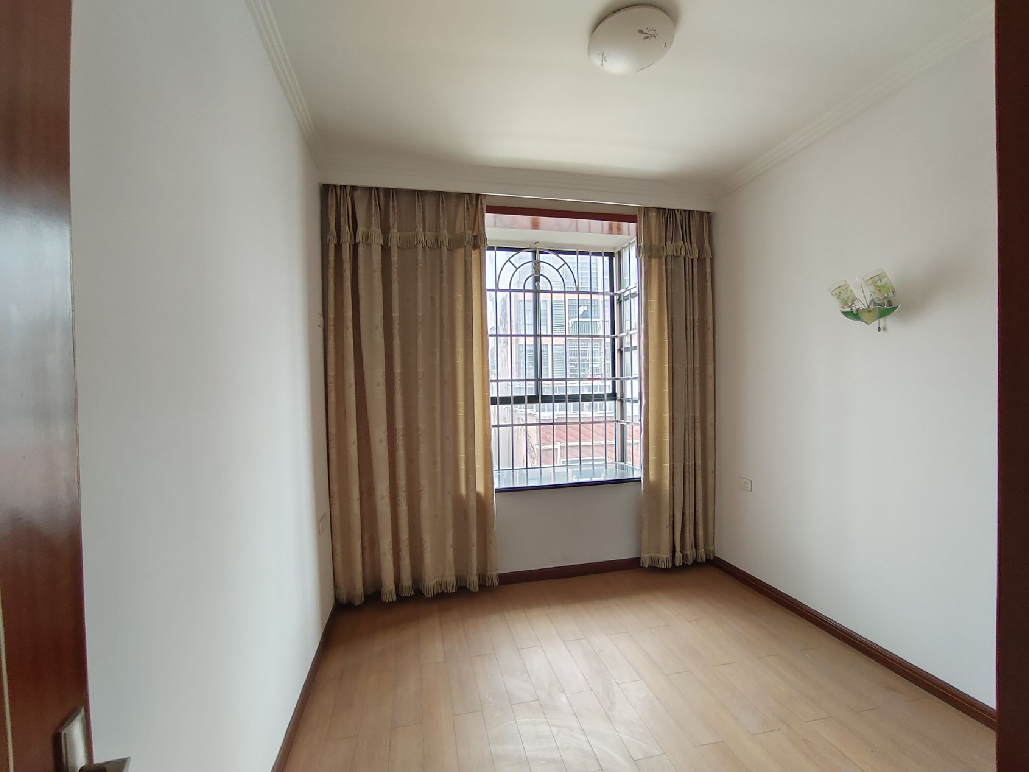 怡景花园·2室2厅·中间楼层，拎包入住，有钥匙，价格27万