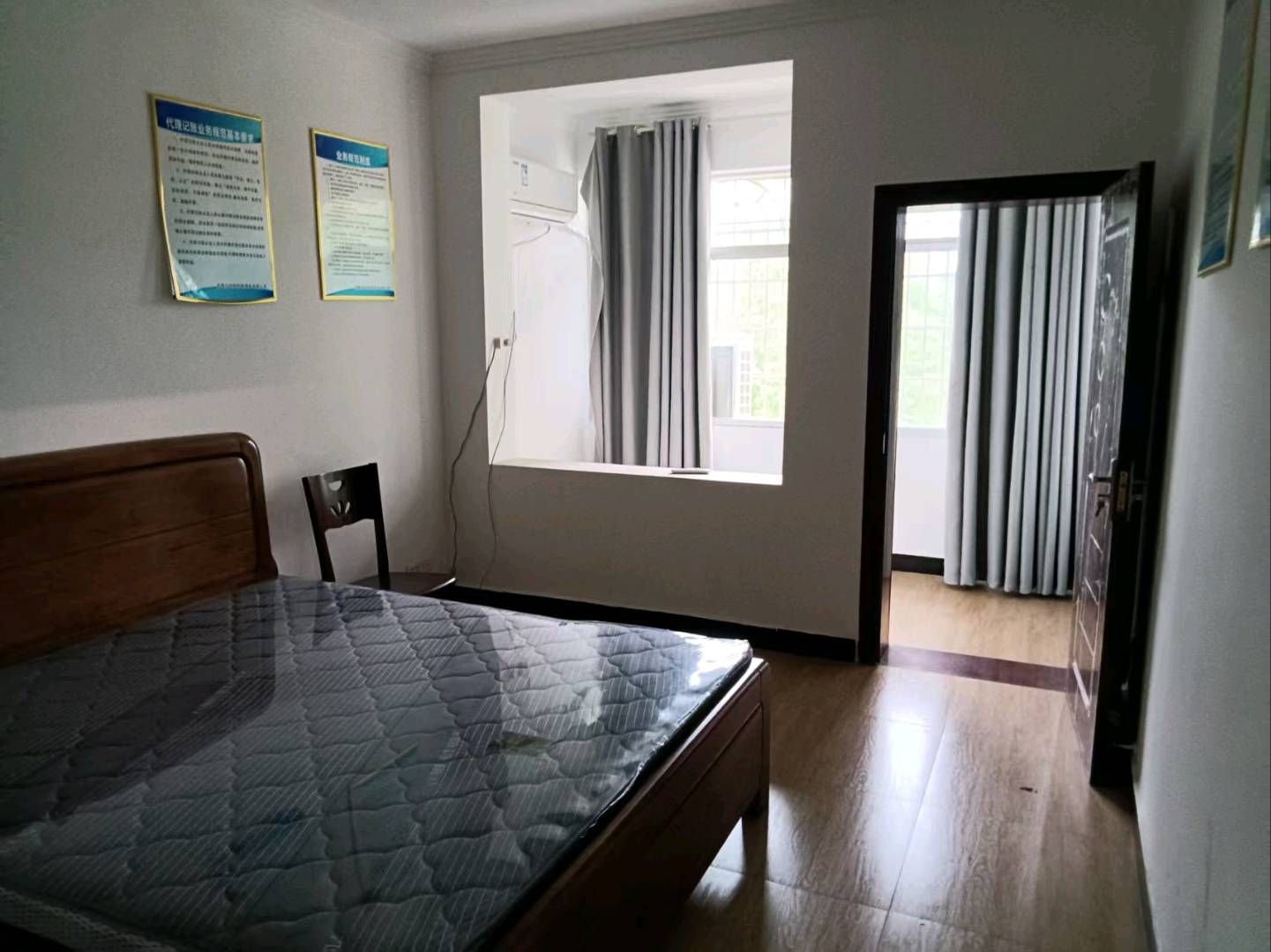 下庄小区·二楼·四室两厅·干净整洁·可住可办公·出租1200/月