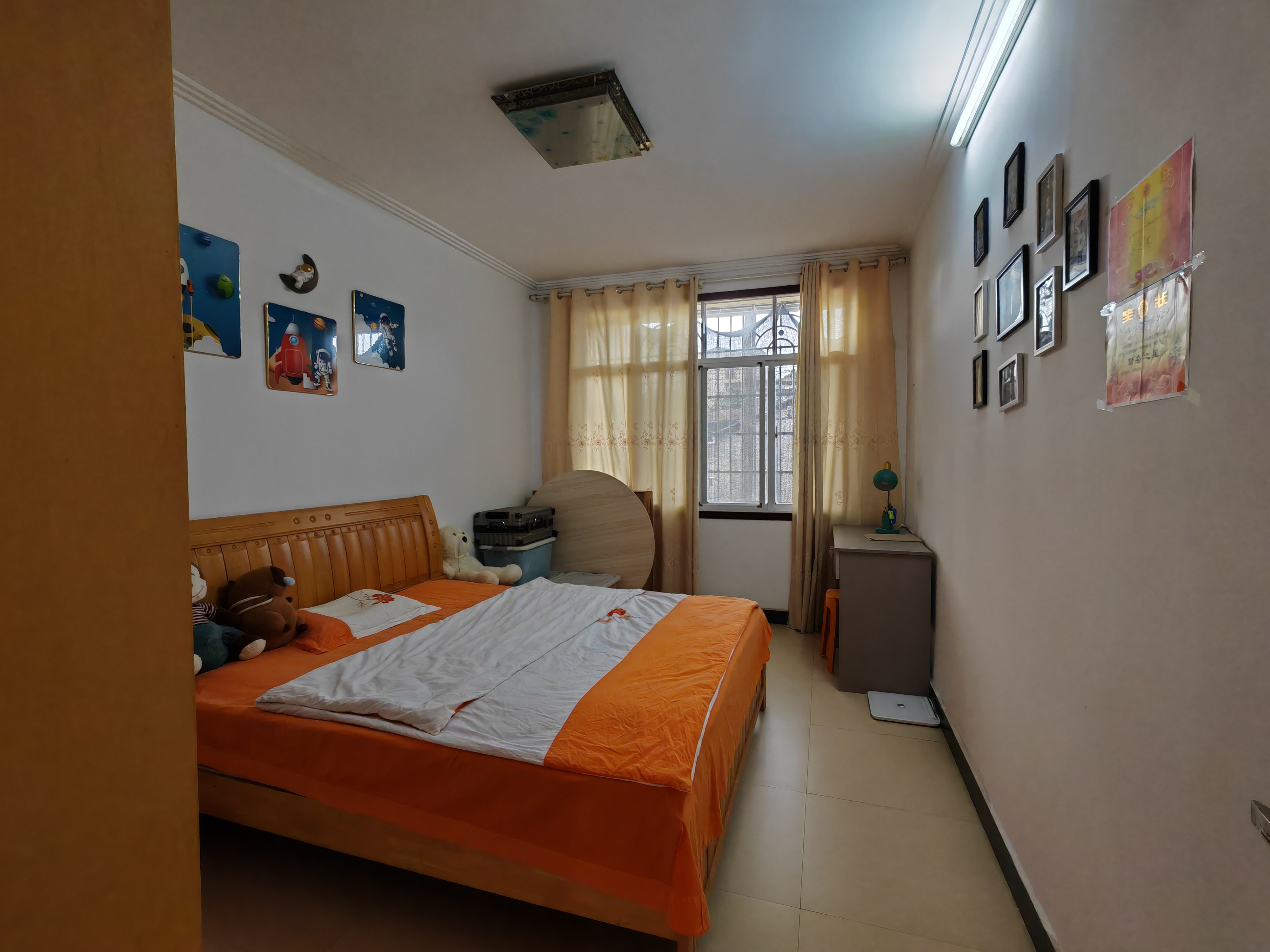 妇幼医院旁圆梦小区，2楼，129平，三房，带三轮车车库，25.8万，看房电话18307150819