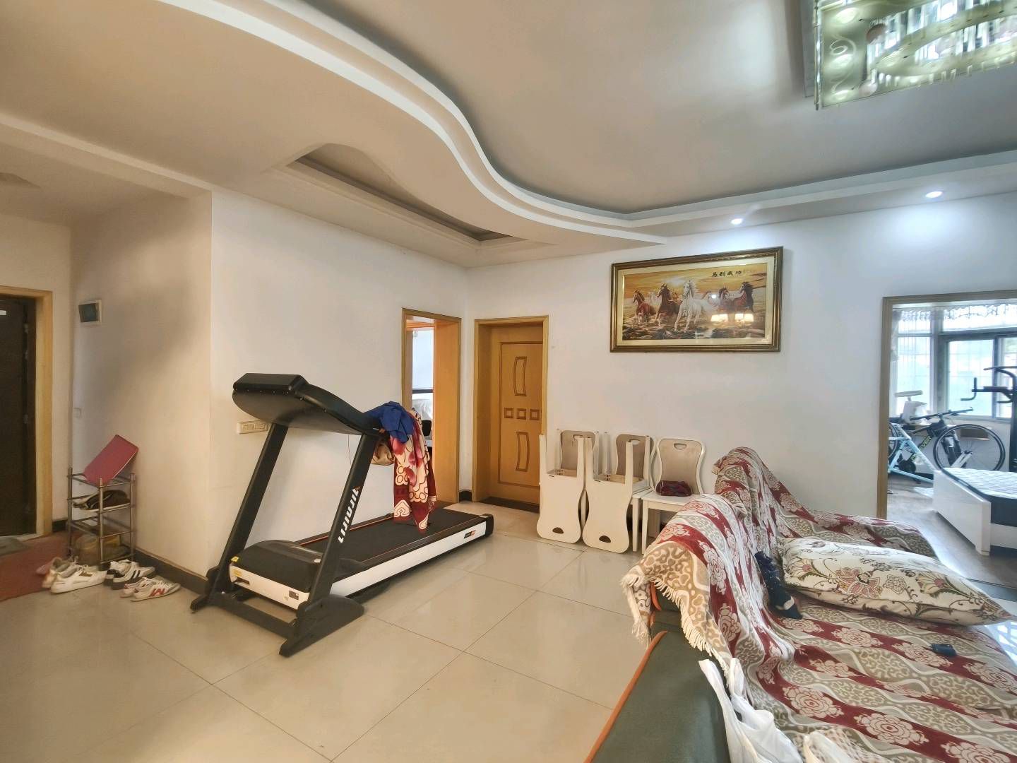 金鑫小区·124平方·三房两厅·步梯4楼·报价：32万·证件齐全