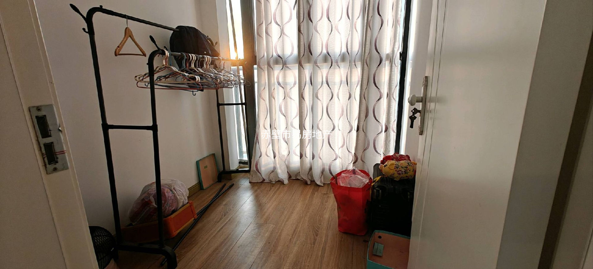 赤壁外滩精装房·2+1户型·河景朝南房子整体出租1400/月