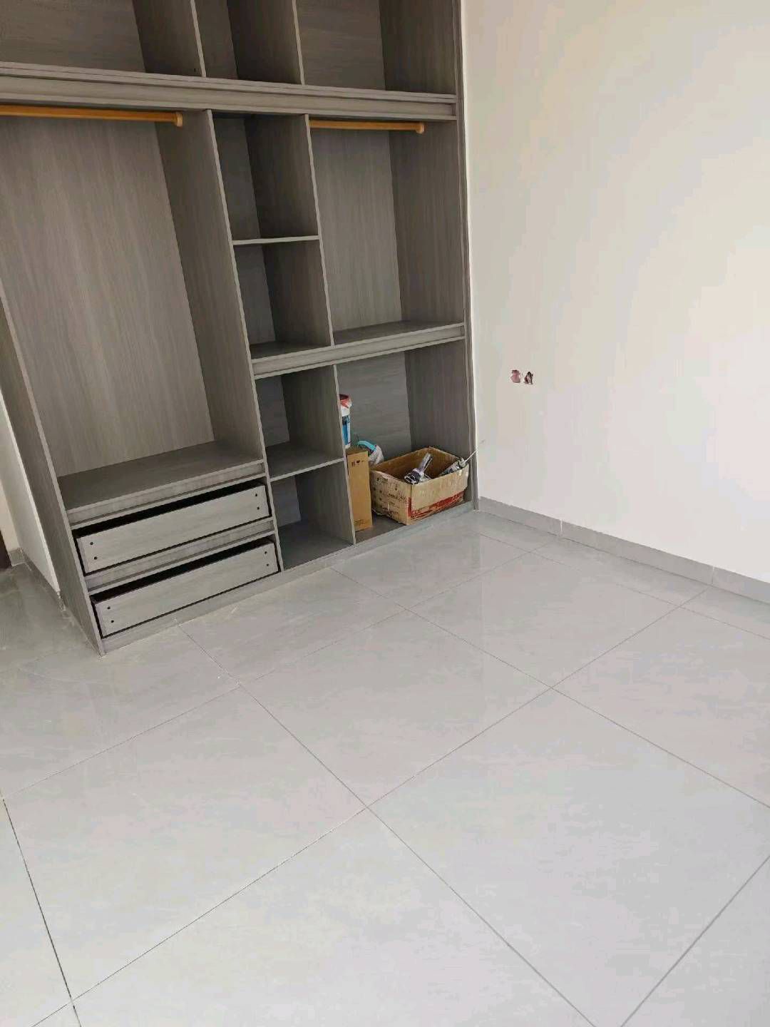 书包房·高铁片区·104平方·三房两厅两卫·全新装修·报价55万